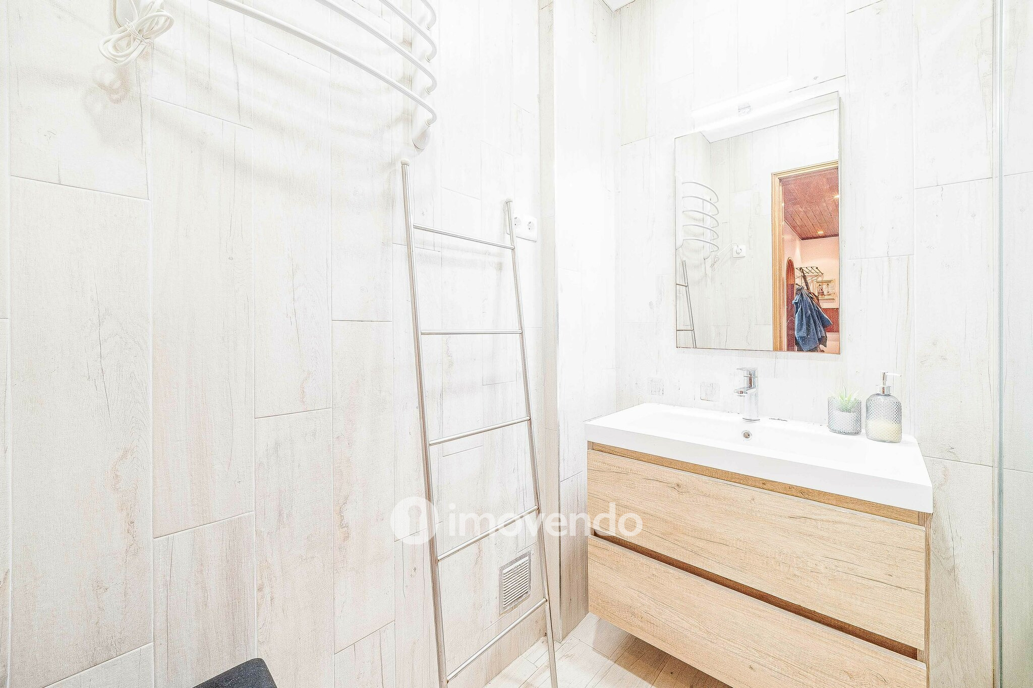 Apartamento T3 mobilado e com cozinha equipada, em Cacilhas