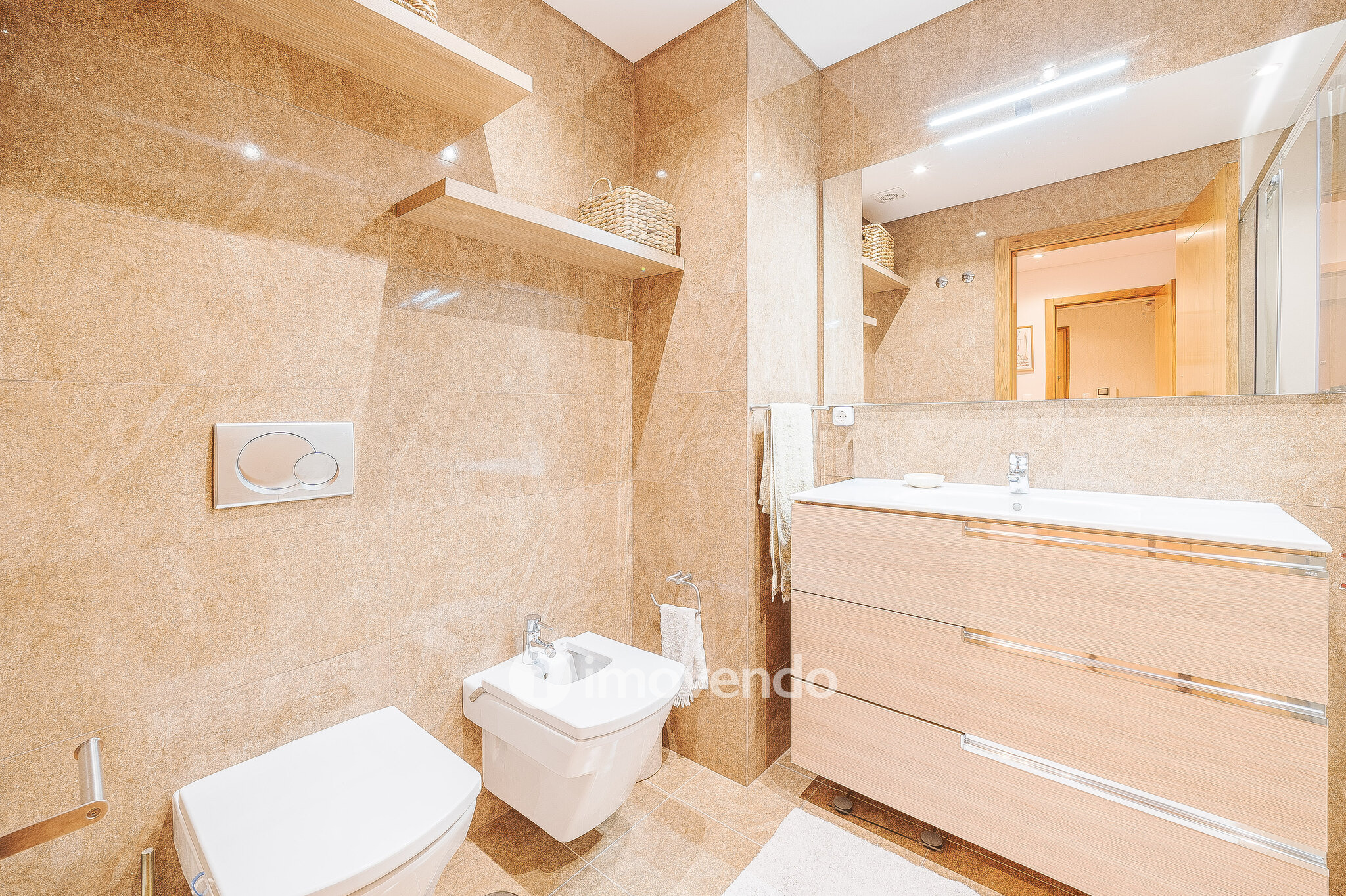 Apartamento T2 moderno, com garagem, em Carnaxide
