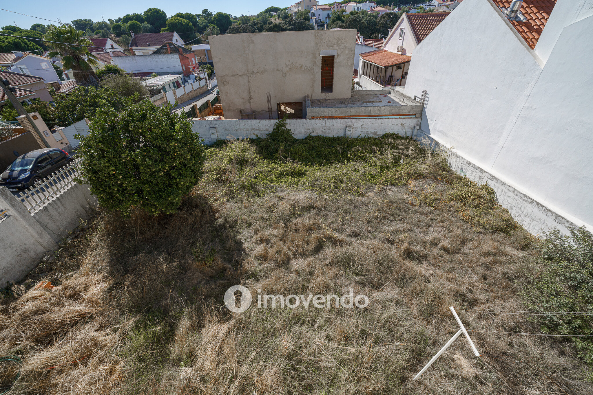 Moradia T4 com garagem e próxima da praia, na Charneca da Caparica