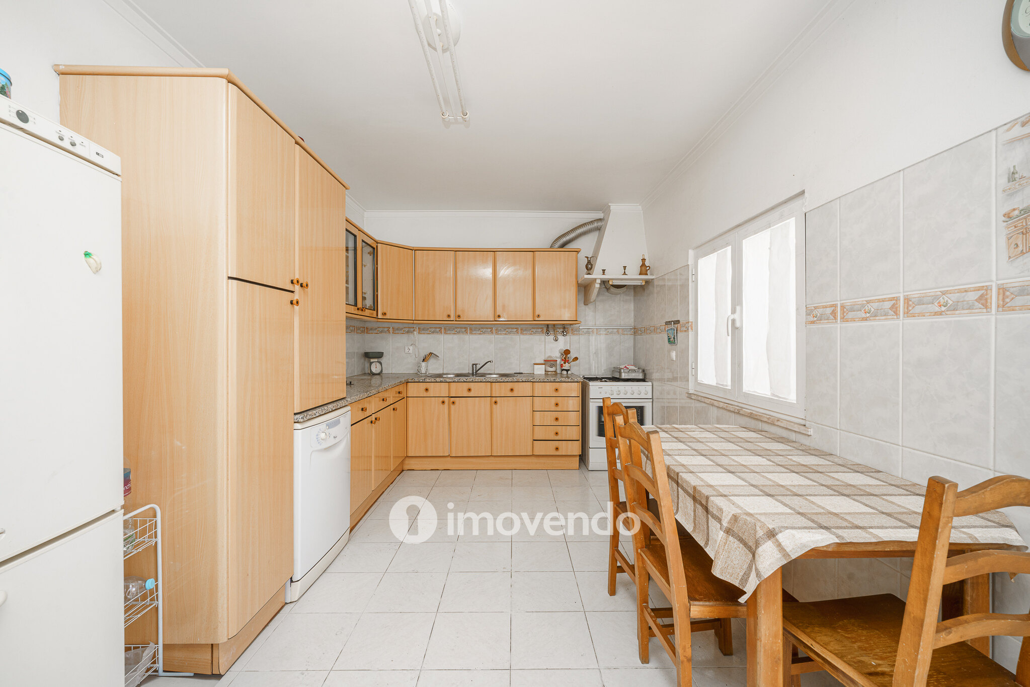 Moradia T4 com garagem e próxima da praia, na Charneca da Caparica
