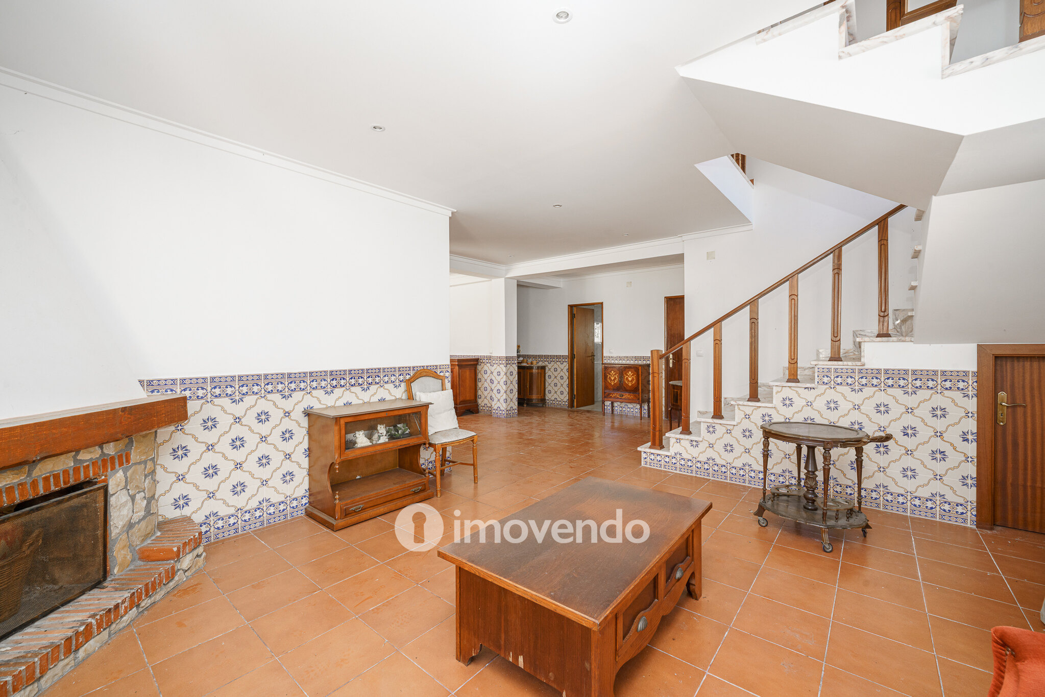 Moradia T4 com garagem e próxima da praia, na Charneca da Caparica