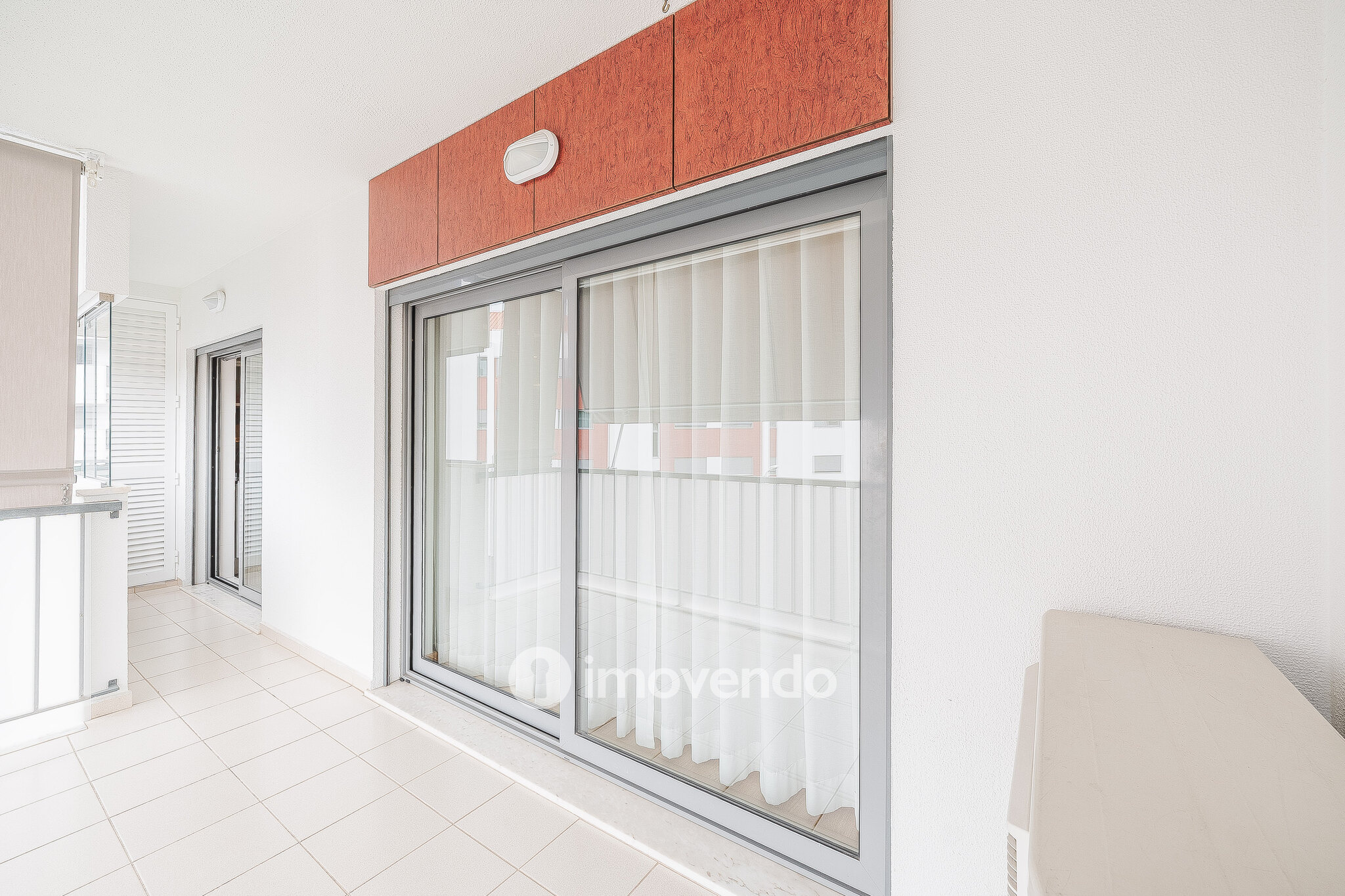Apartamento T2 moderno, com garagem, em Carnaxide