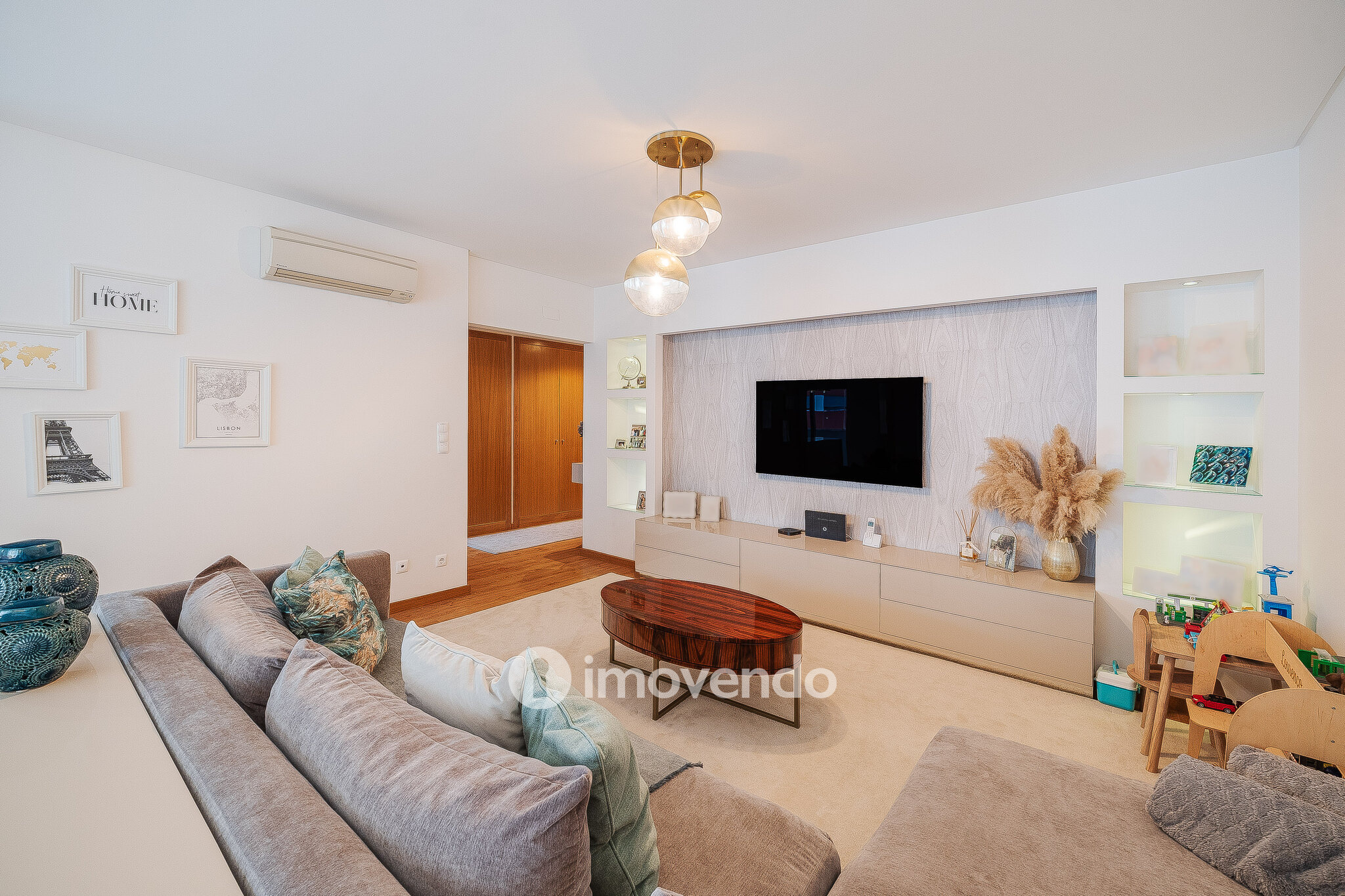 Apartamento T2 moderno, com garagem, em Carnaxide