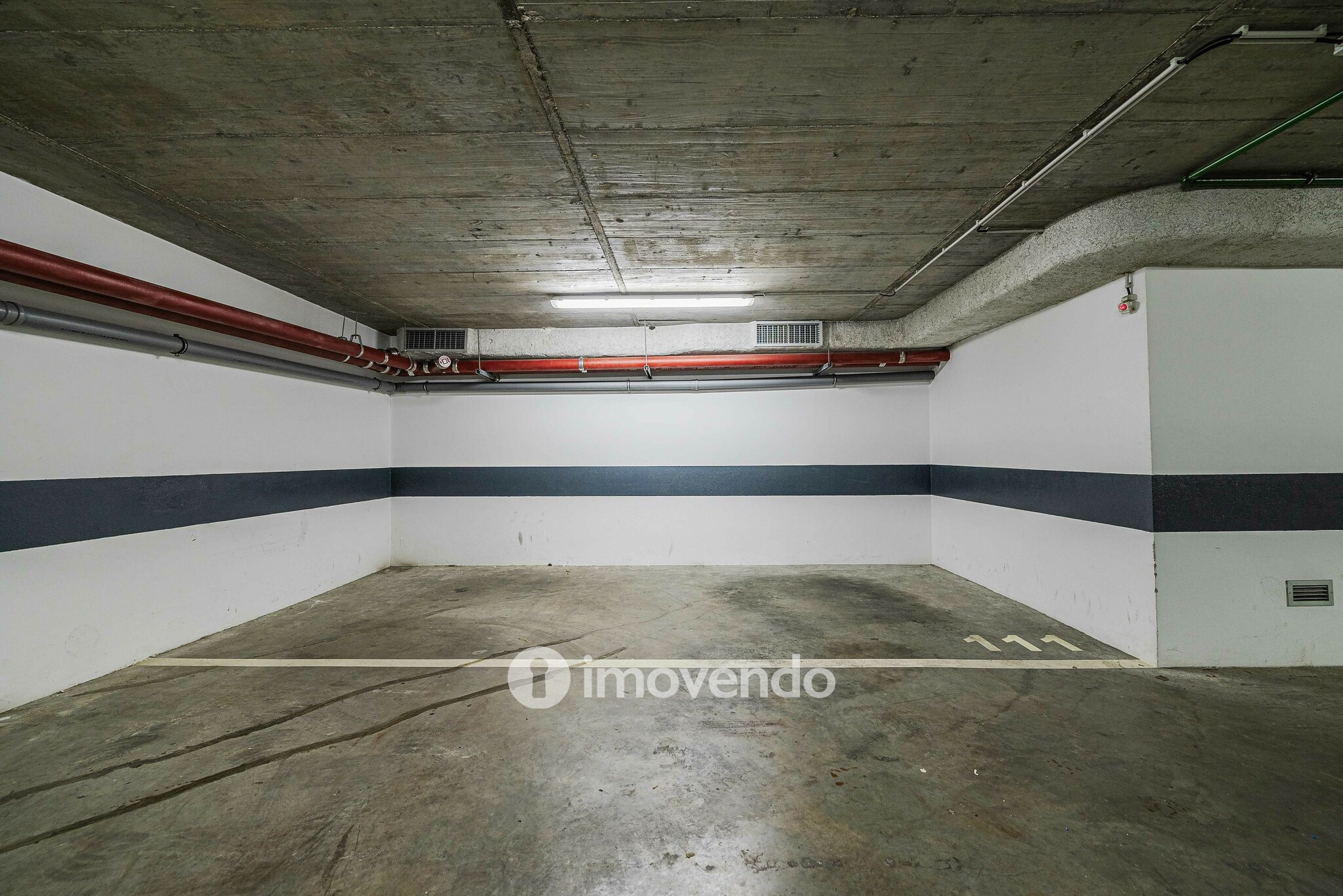 Apartamento T1 exclusivo, com estacionamento, na Av. Duque de Loulé