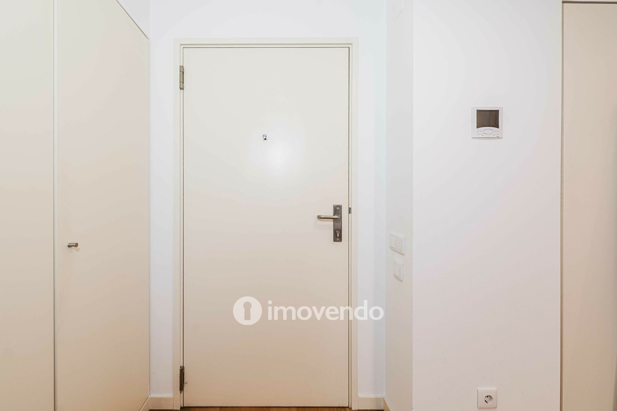 Apartamento T1 exclusivo, com estacionamento, na Av. Duque de Loulé