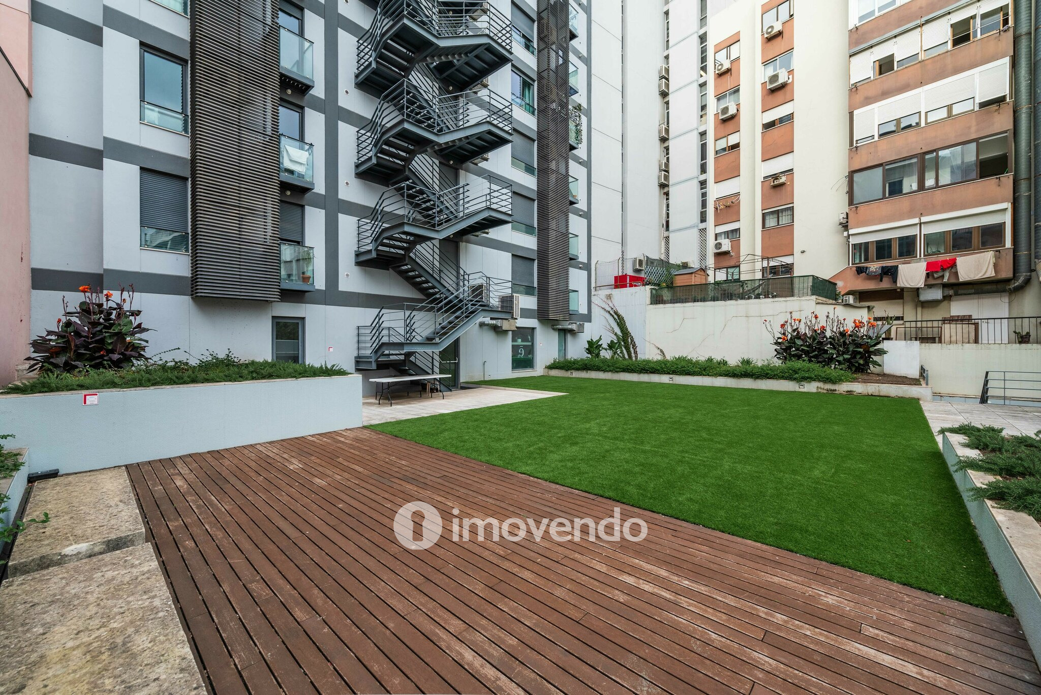 Apartamento T1 exclusivo, com estacionamento, na Av. Duque de Loulé