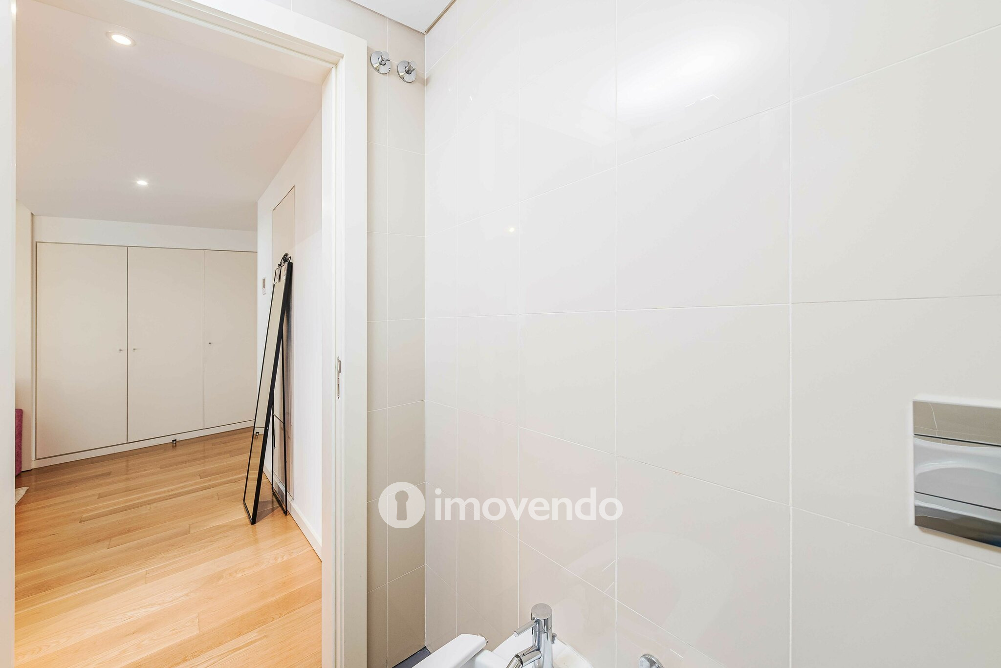 Apartamento T1 exclusivo, com estacionamento, na Av. Duque de Loulé