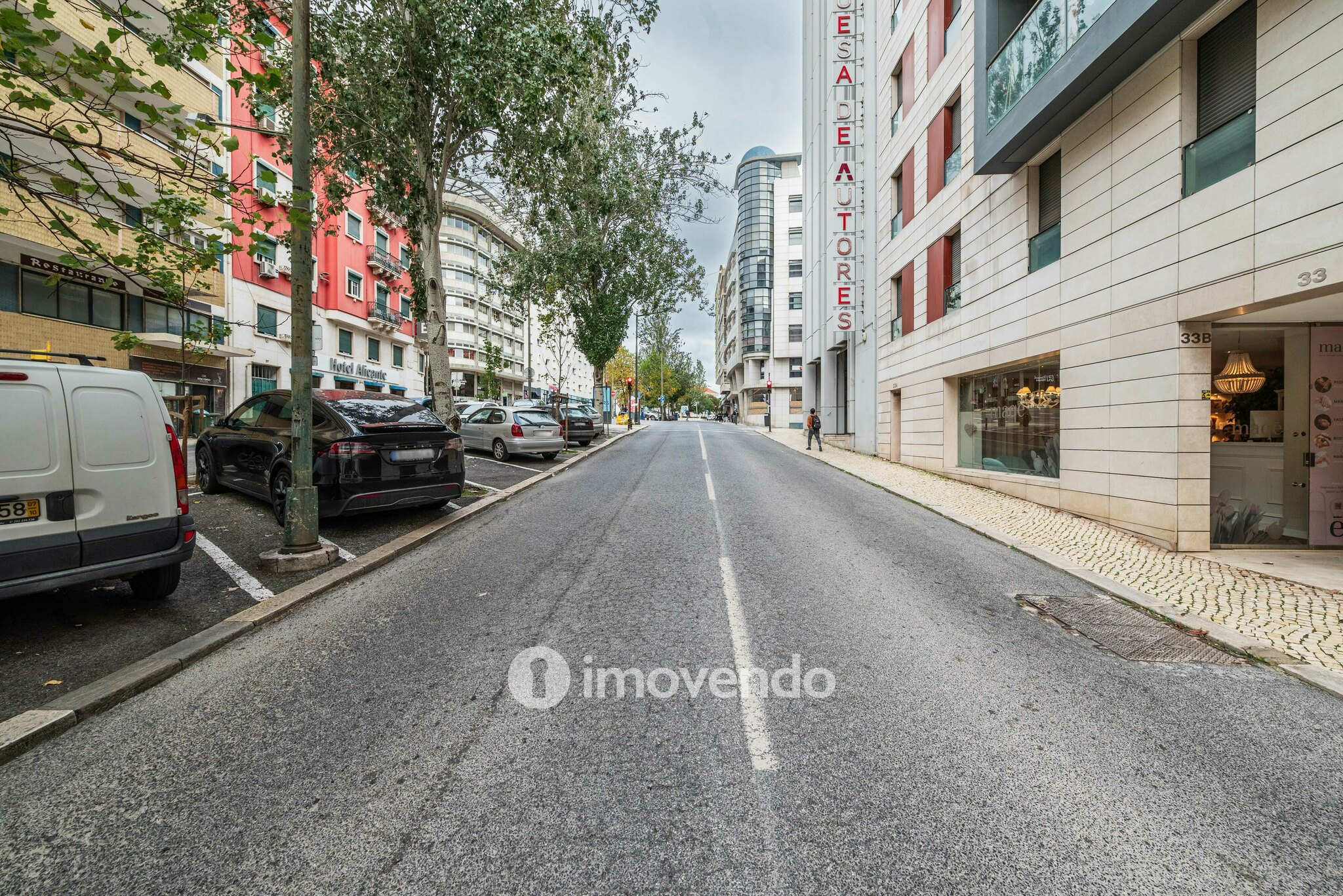 Apartamento T1 exclusivo, com estacionamento, na Av. Duque de Loulé