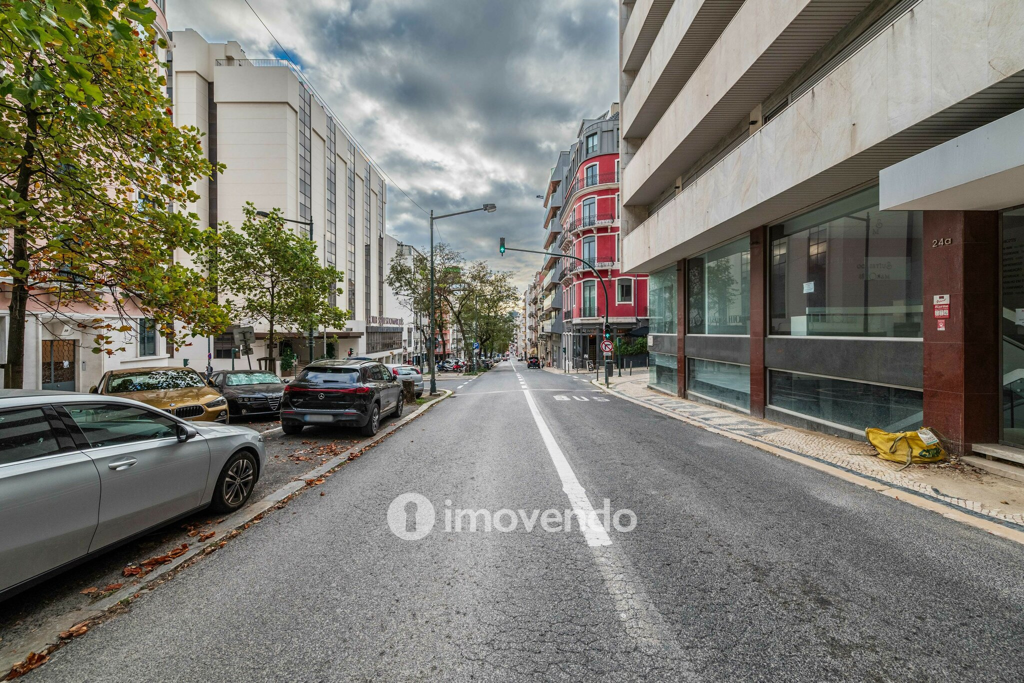 Apartamento T1 exclusivo, com estacionamento, na Av. Duque de Loulé