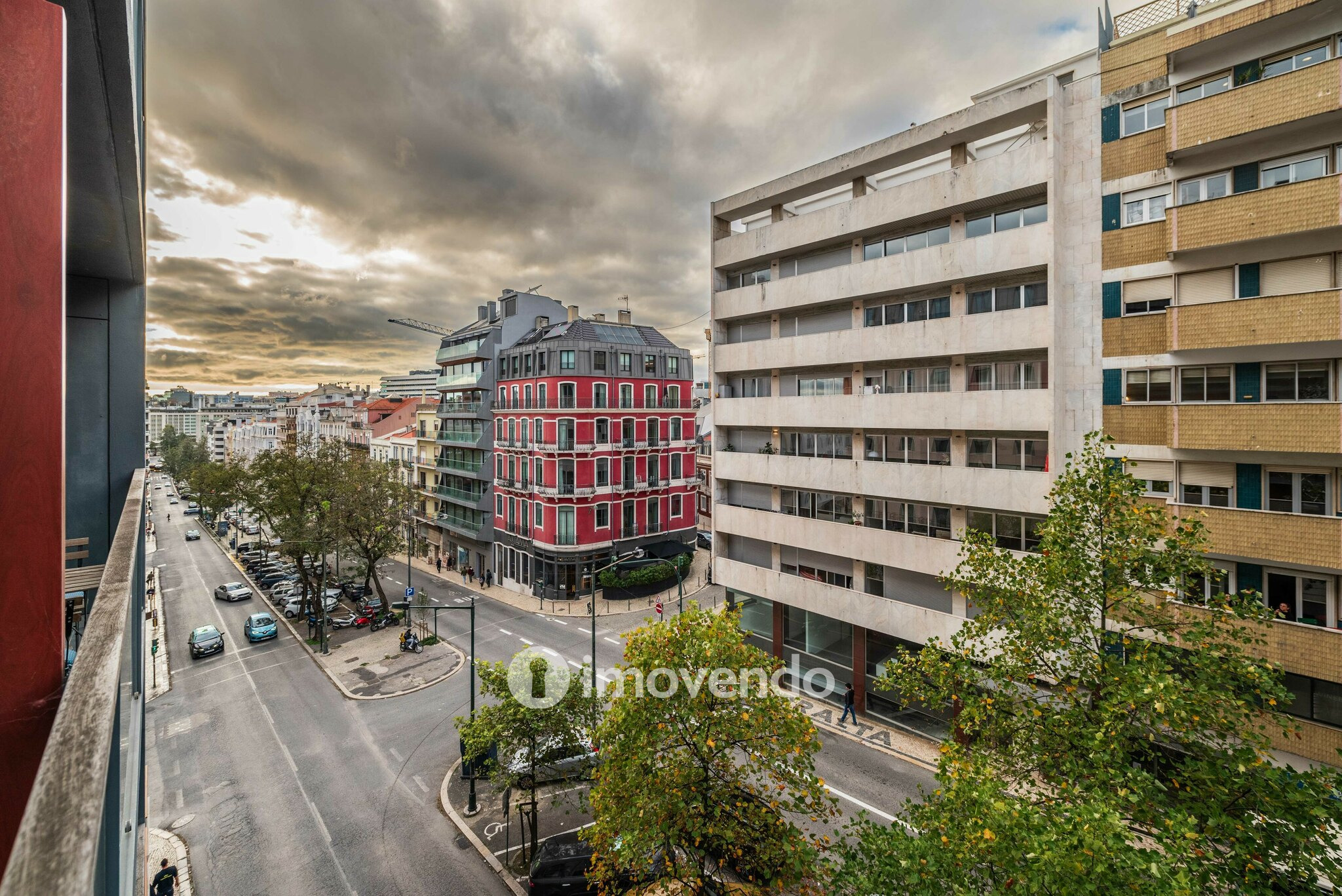 Apartamento T1 exclusivo, com estacionamento, na Av. Duque de Loulé