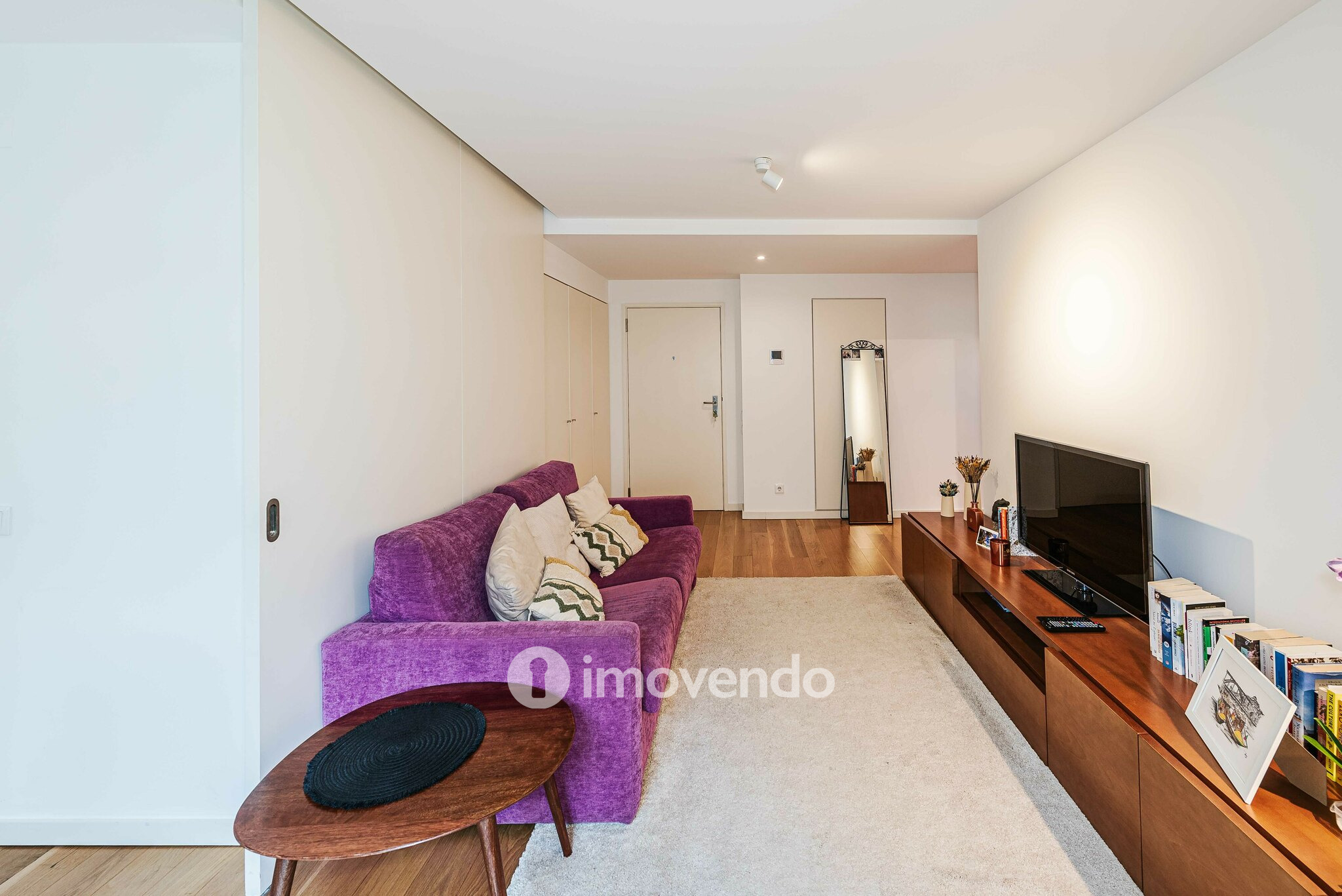 Apartamento T1 exclusivo, com estacionamento, na Av. Duque de Loulé