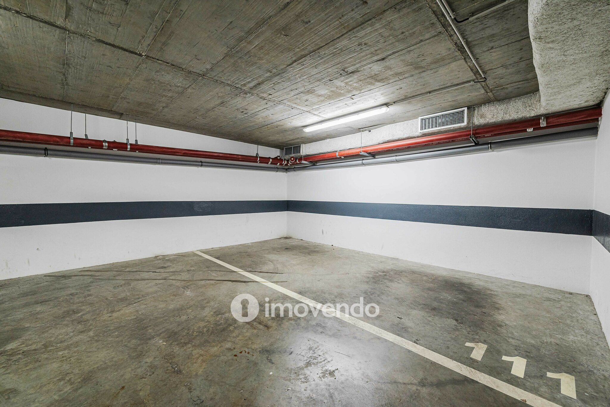 Apartamento T1 exclusivo, com estacionamento, na Av. Duque de Loulé