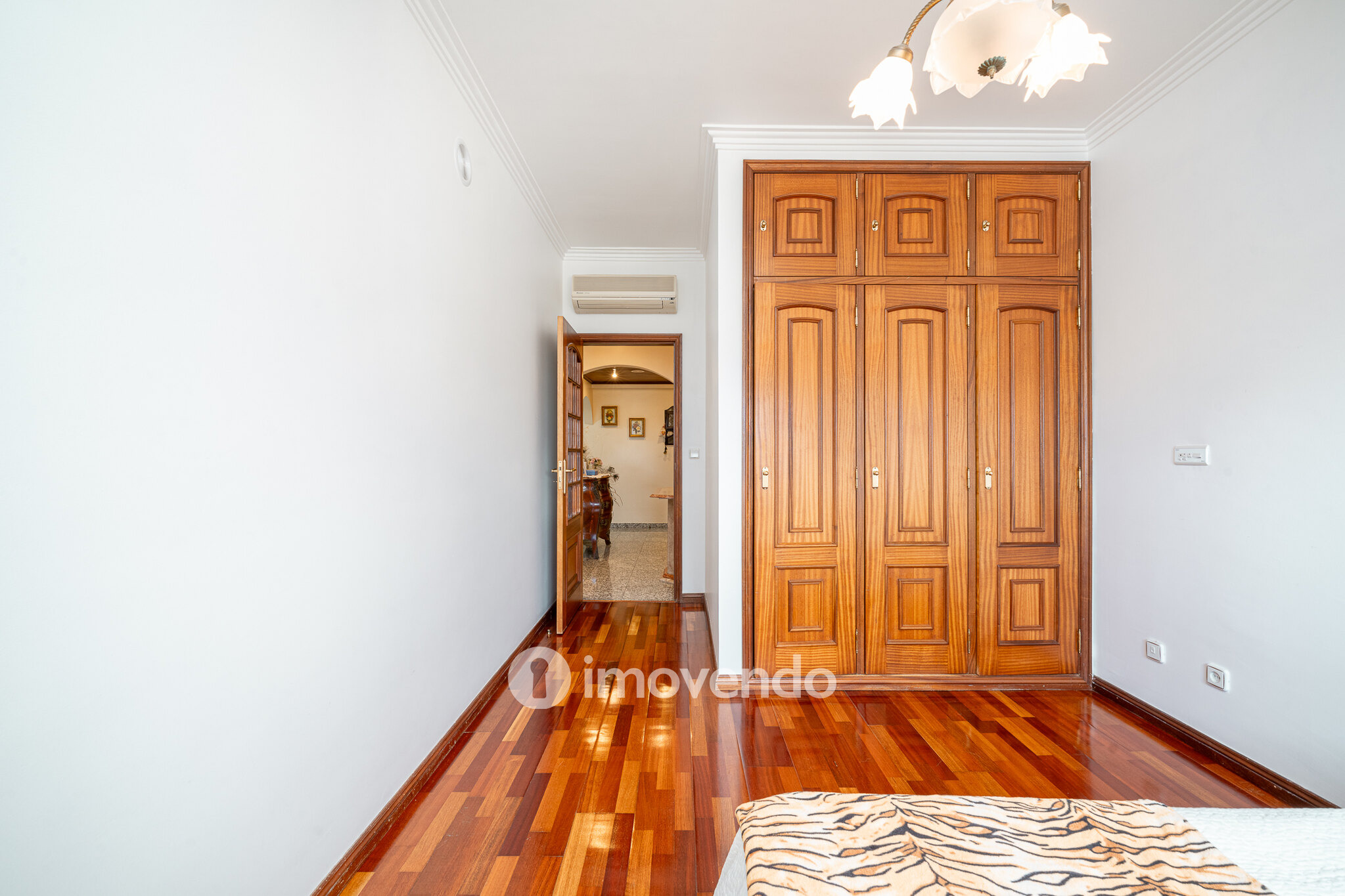 Apartamento T3, com lugar de estacionamento e varandas, na Amora
