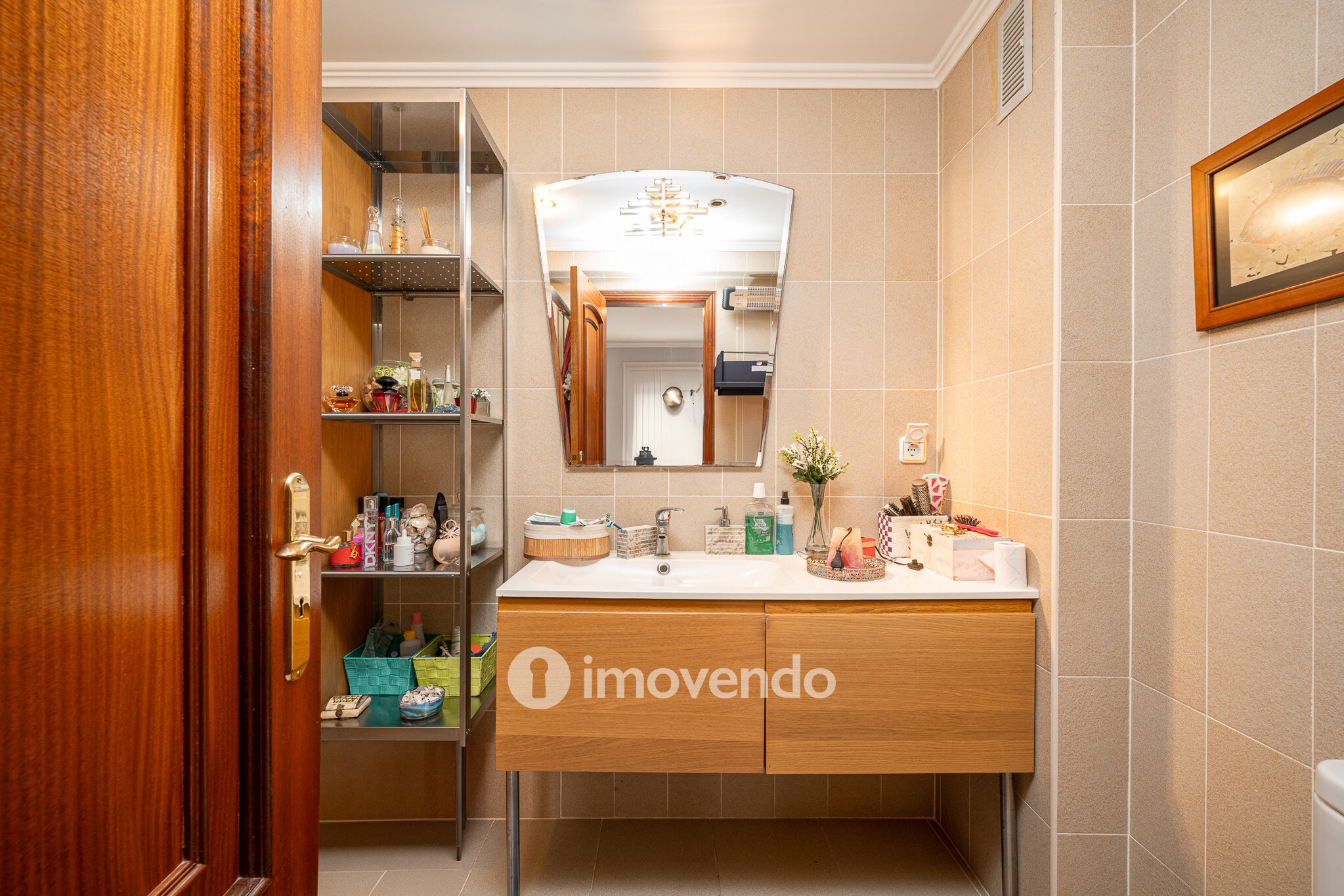 Apartamento T3, com lugar de estacionamento e varandas, na Amora