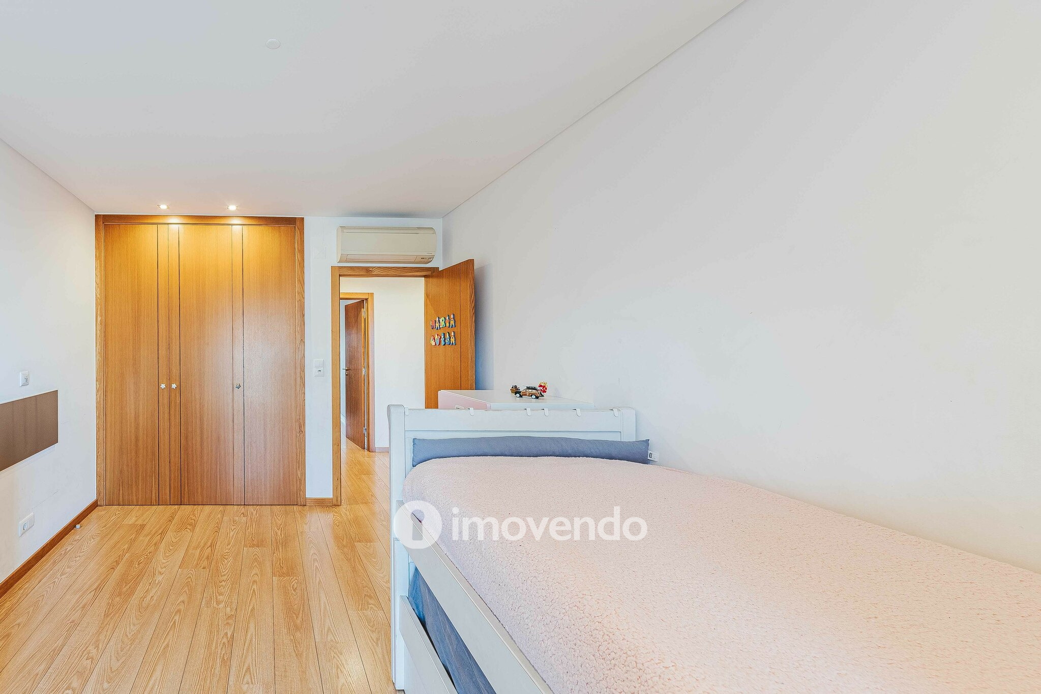 Apartamento T3 exclusivo, com garagem e vista Rio, em Moscavide