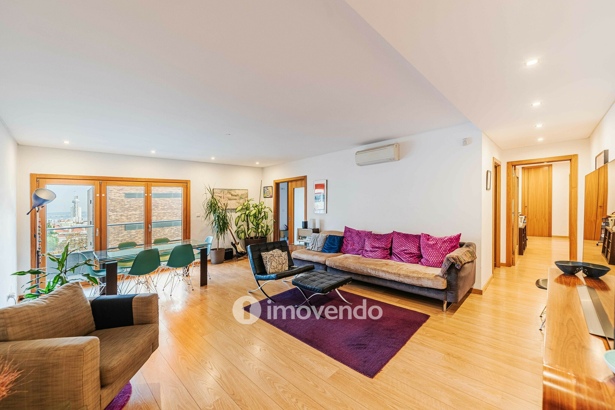 Apartamento T3 exclusivo, com garagem e vista Rio, em Moscavide