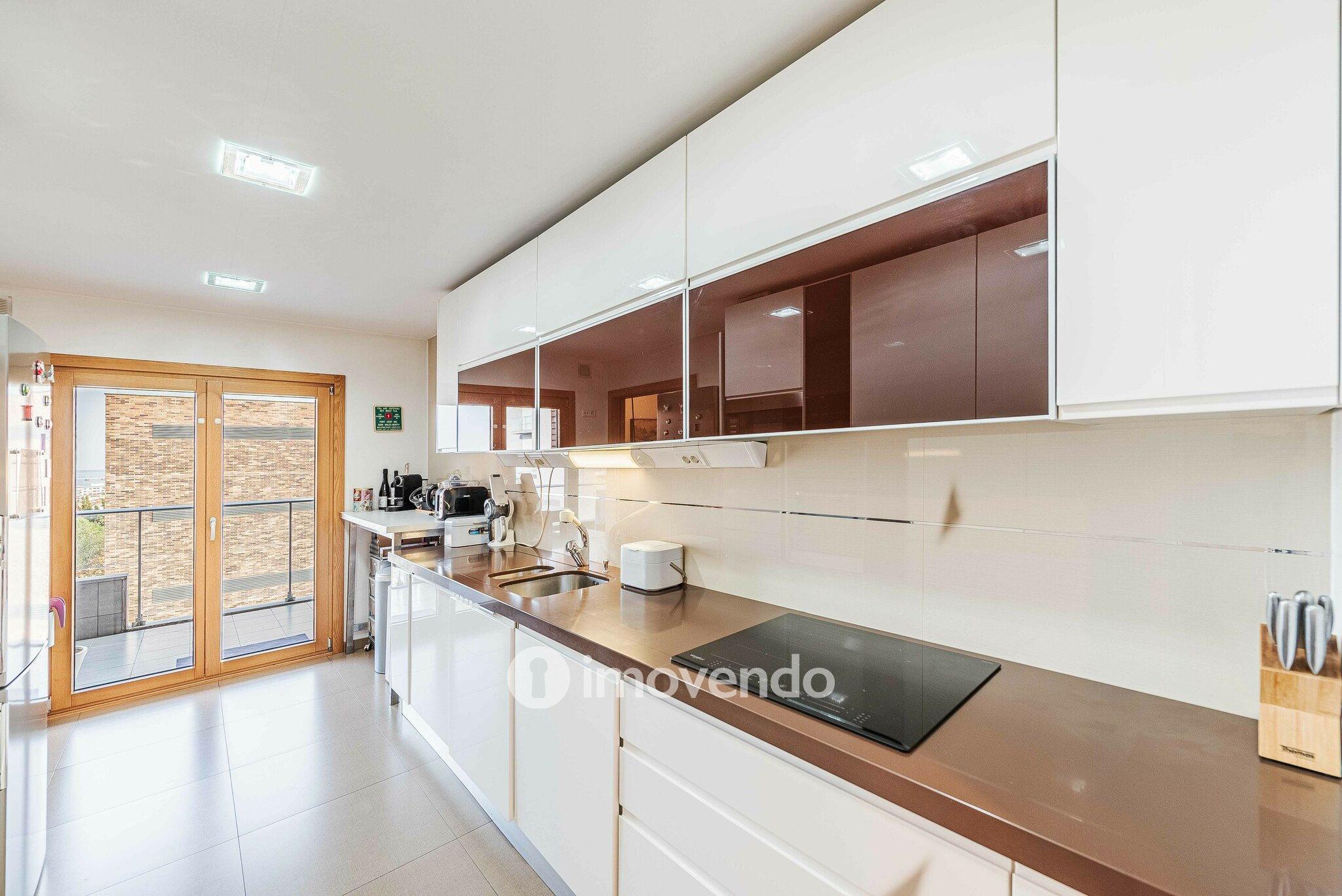 Apartamento T3 exclusivo, com garagem e vista Rio, em Moscavide