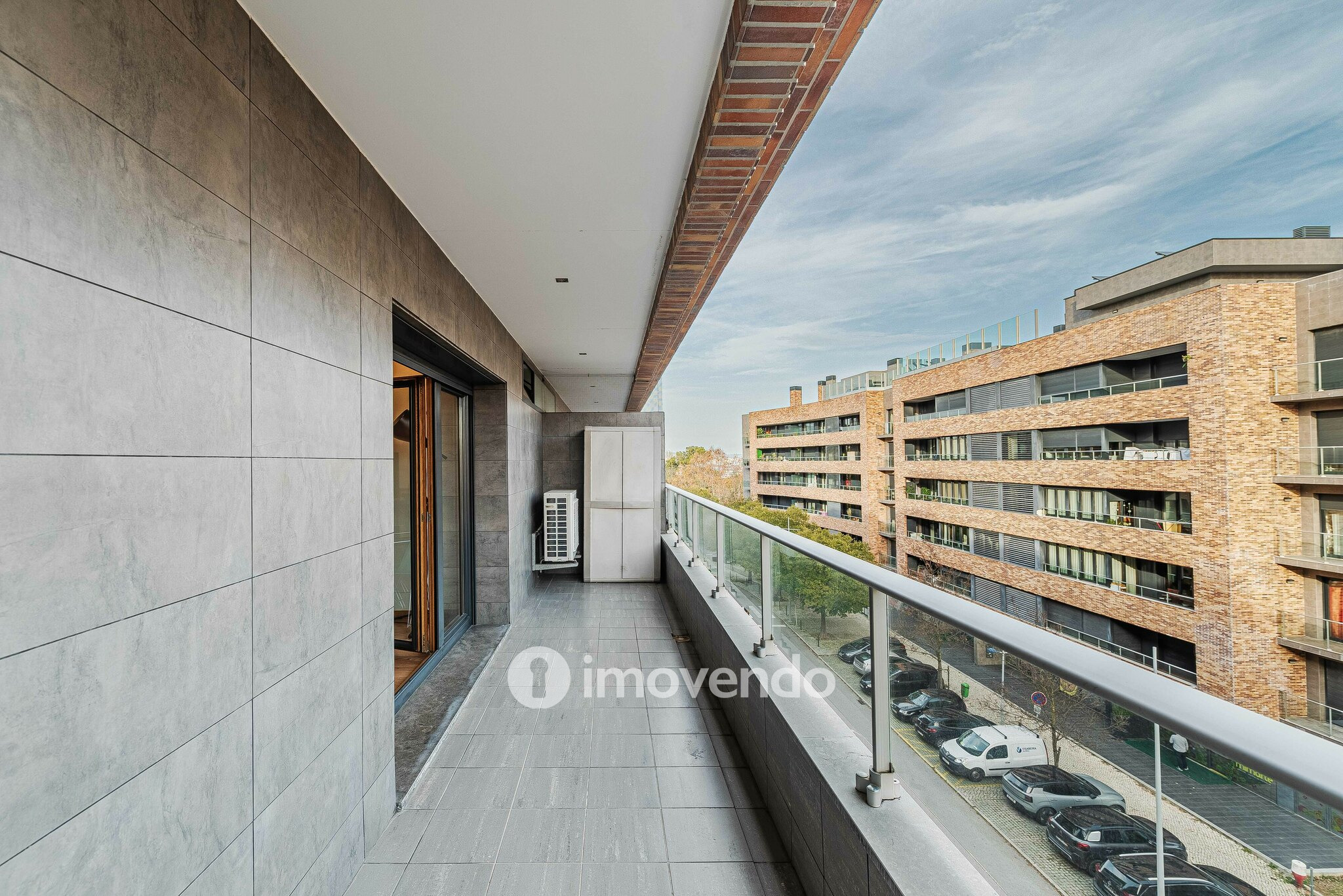 Apartamento T3 exclusivo, com garagem e vista Rio, em Moscavide