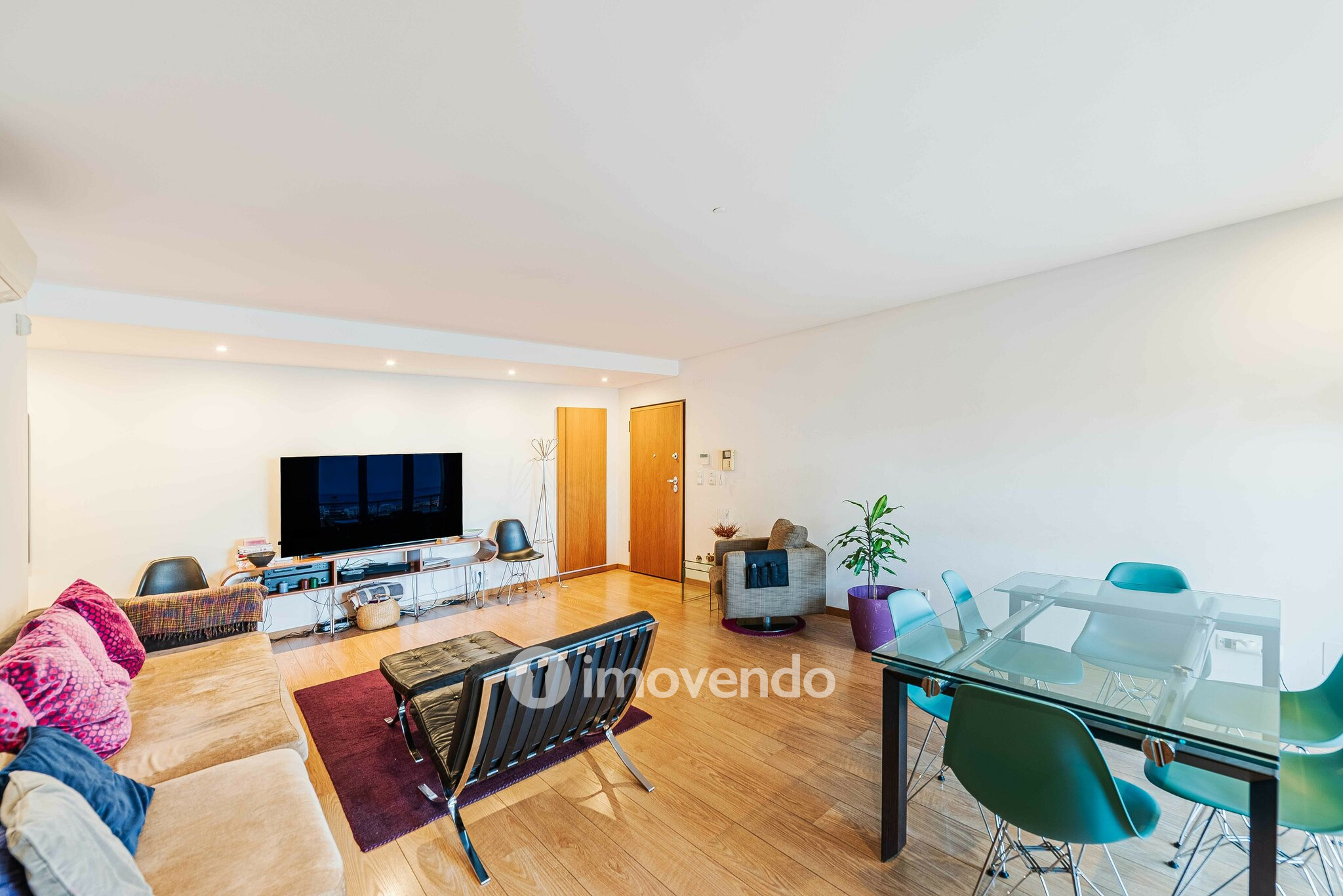 Apartamento T3 exclusivo, com garagem e vista Rio, em Moscavide