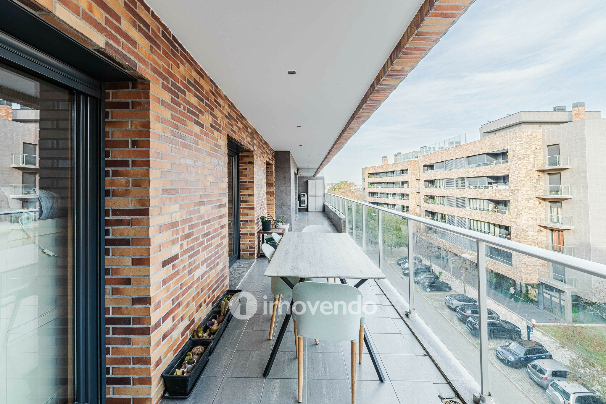 Apartamento T3 exclusivo, com garagem e vista Rio, em Moscavide