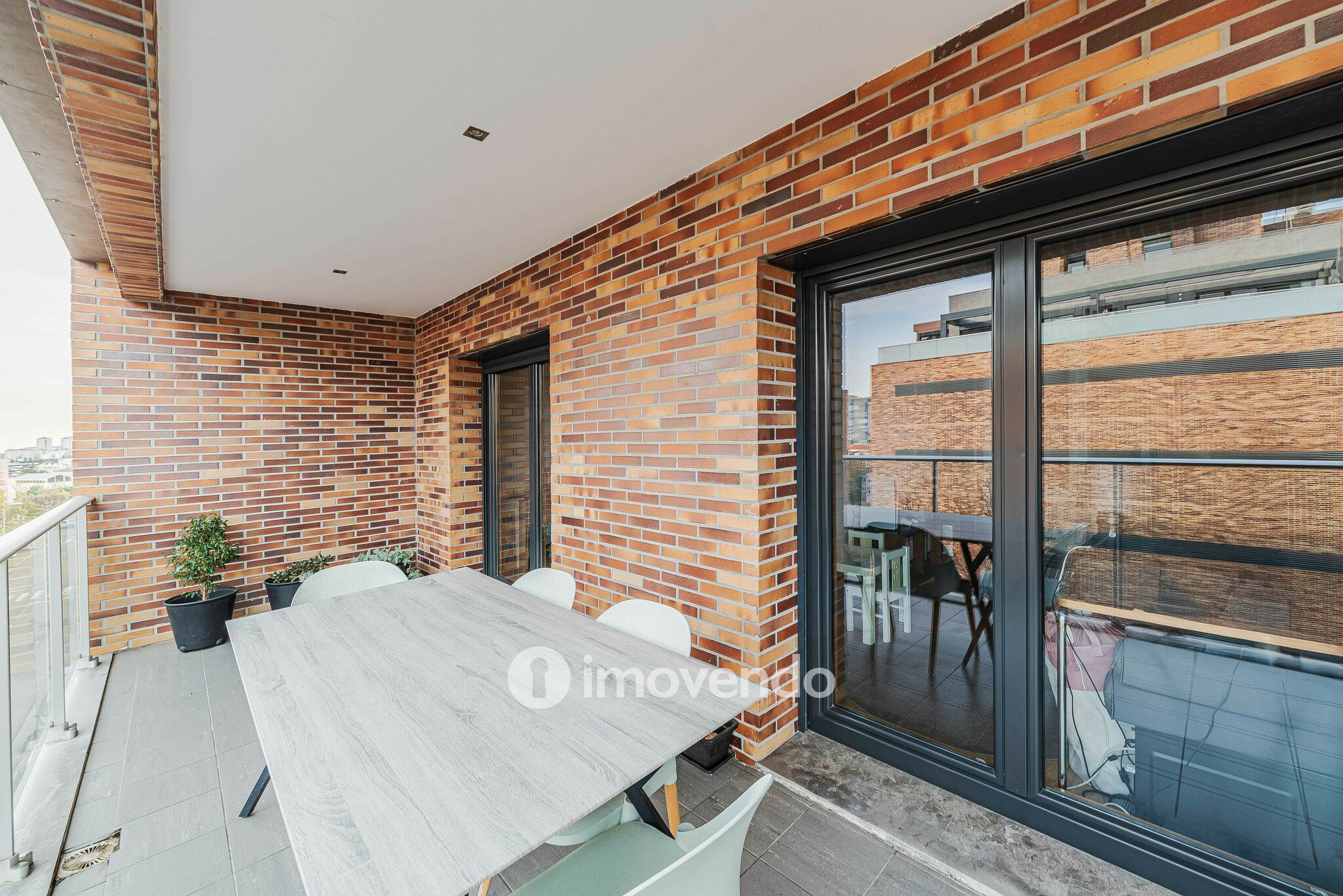 Apartamento T3 exclusivo, com garagem e vista Rio, em Moscavide