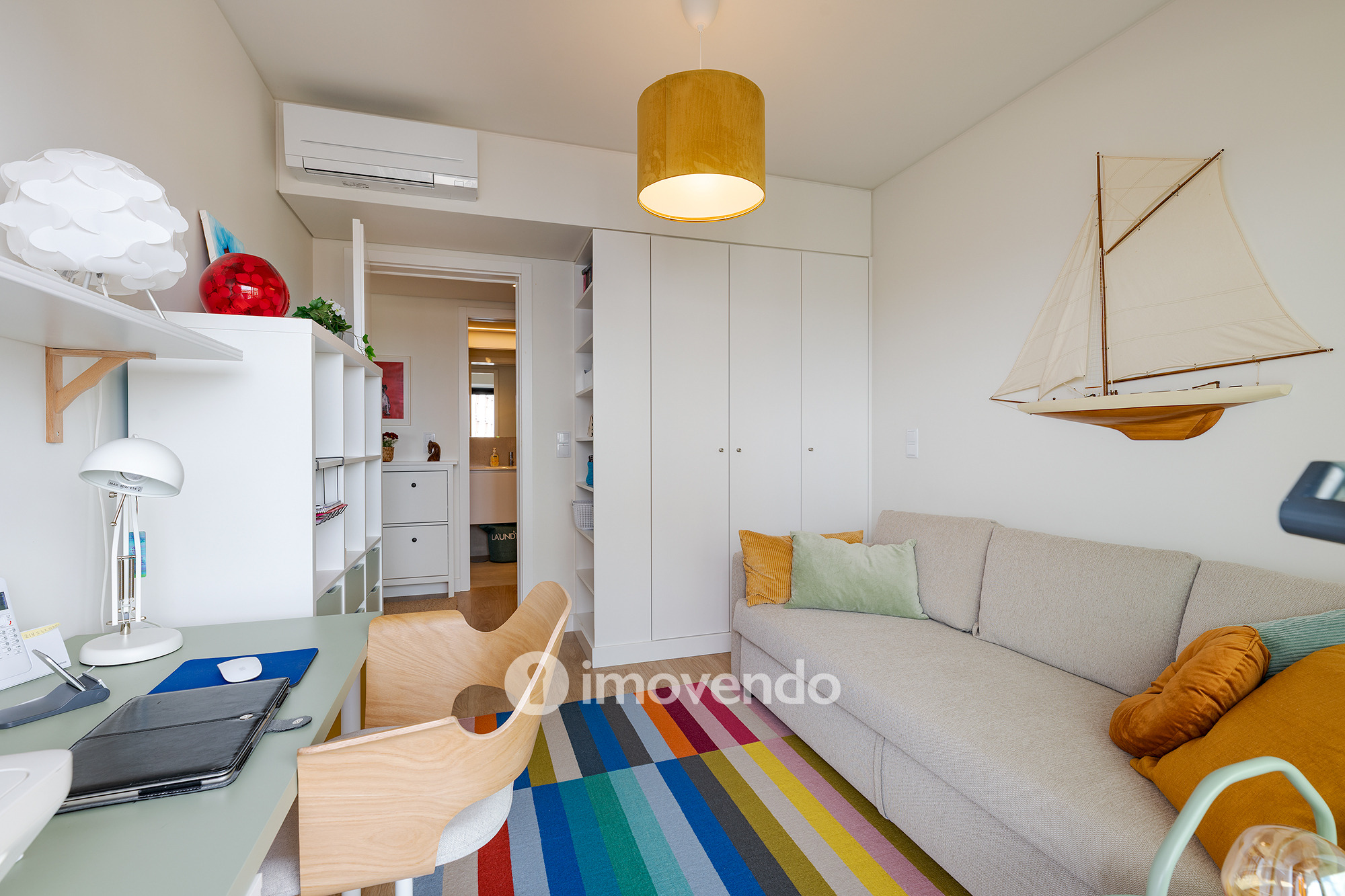 Apartamento T2 moderno, com varanda e estacionamento, na Av de Berlim
