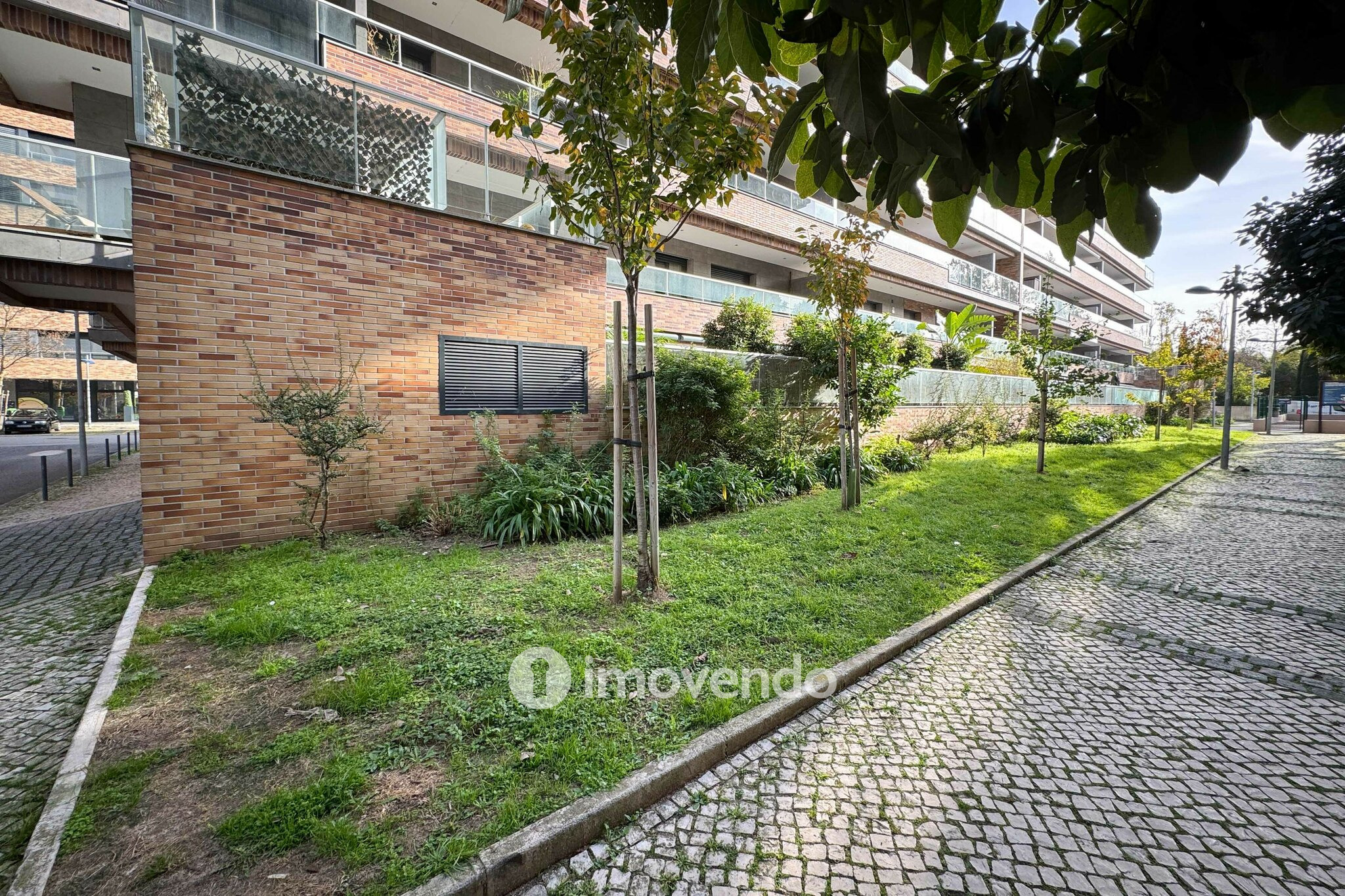 Apartamento T3 exclusivo, com garagem e vista Rio, em Moscavide