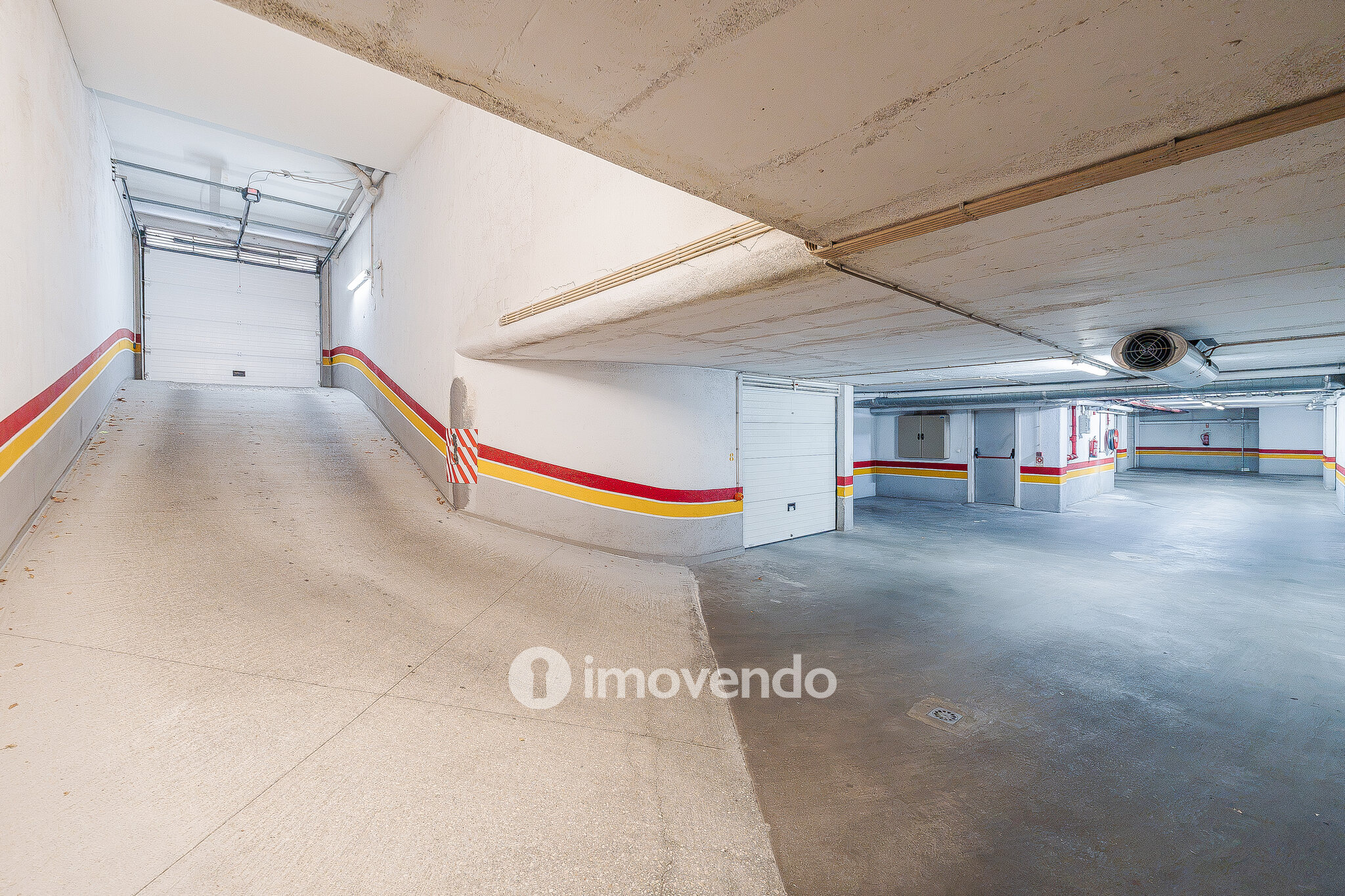 Apartamento T2 moderno, com garagem e varanda enorme, na Malvarosa