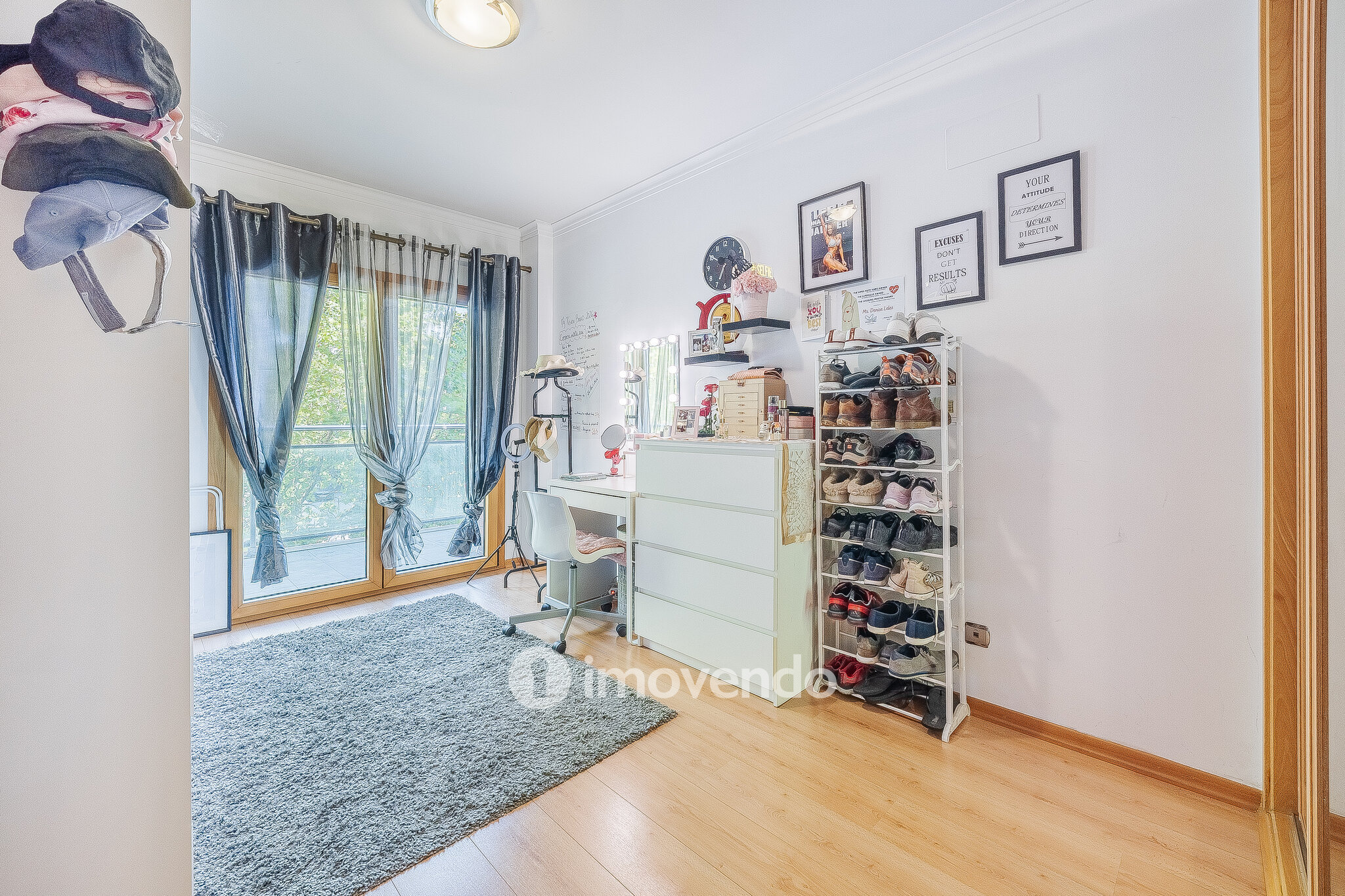 Apartamento T2 moderno, com garagem e varanda enorme, na Malvarosa