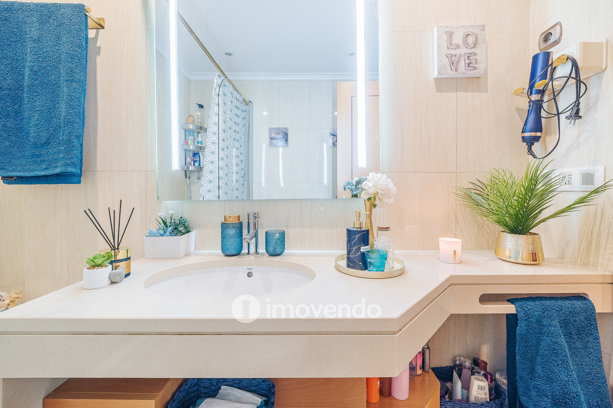Apartamento T2 moderno, com garagem e varanda enorme, na Malvarosa