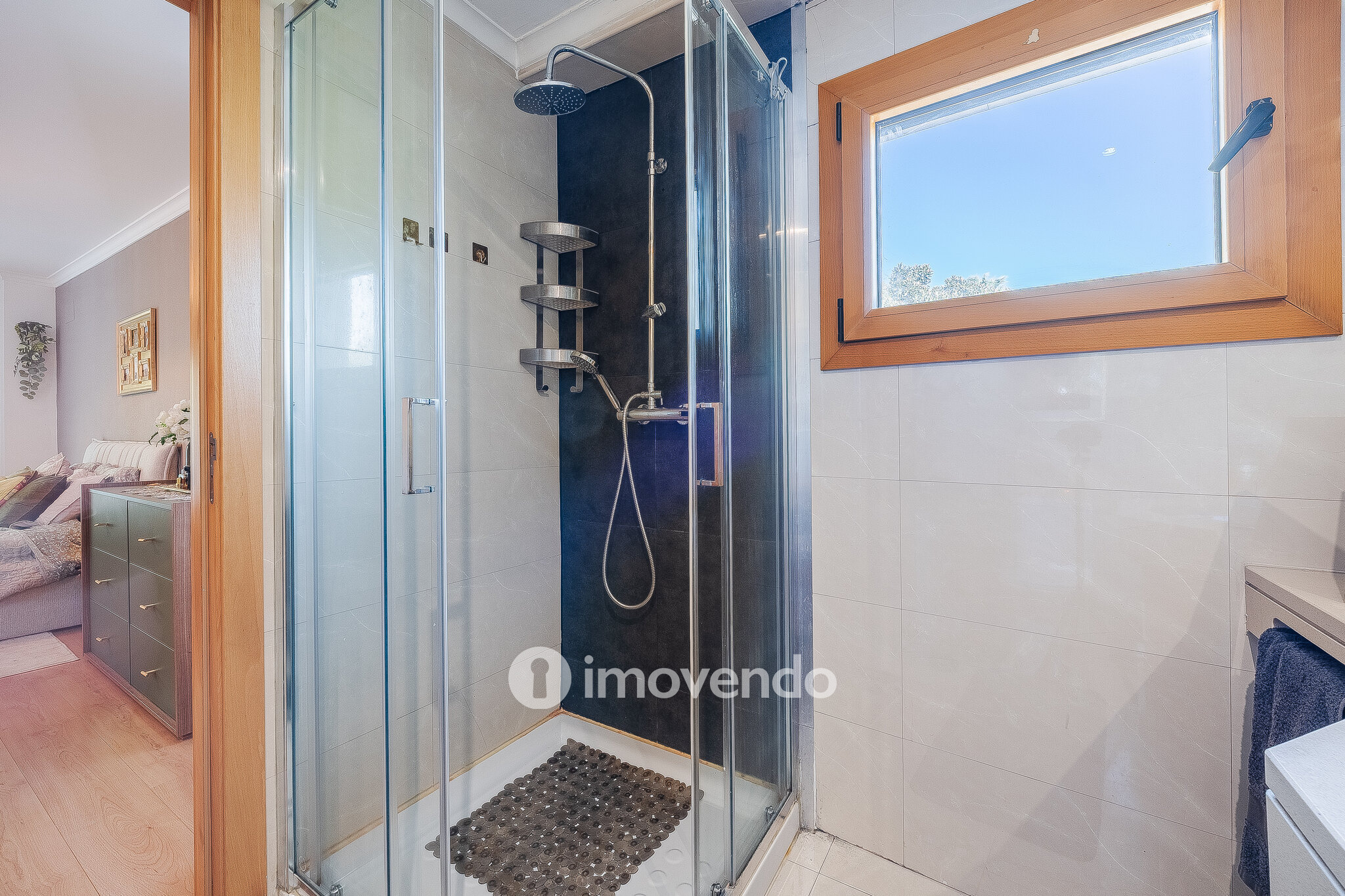 Apartamento T2 moderno, com garagem e varanda enorme, na Malvarosa