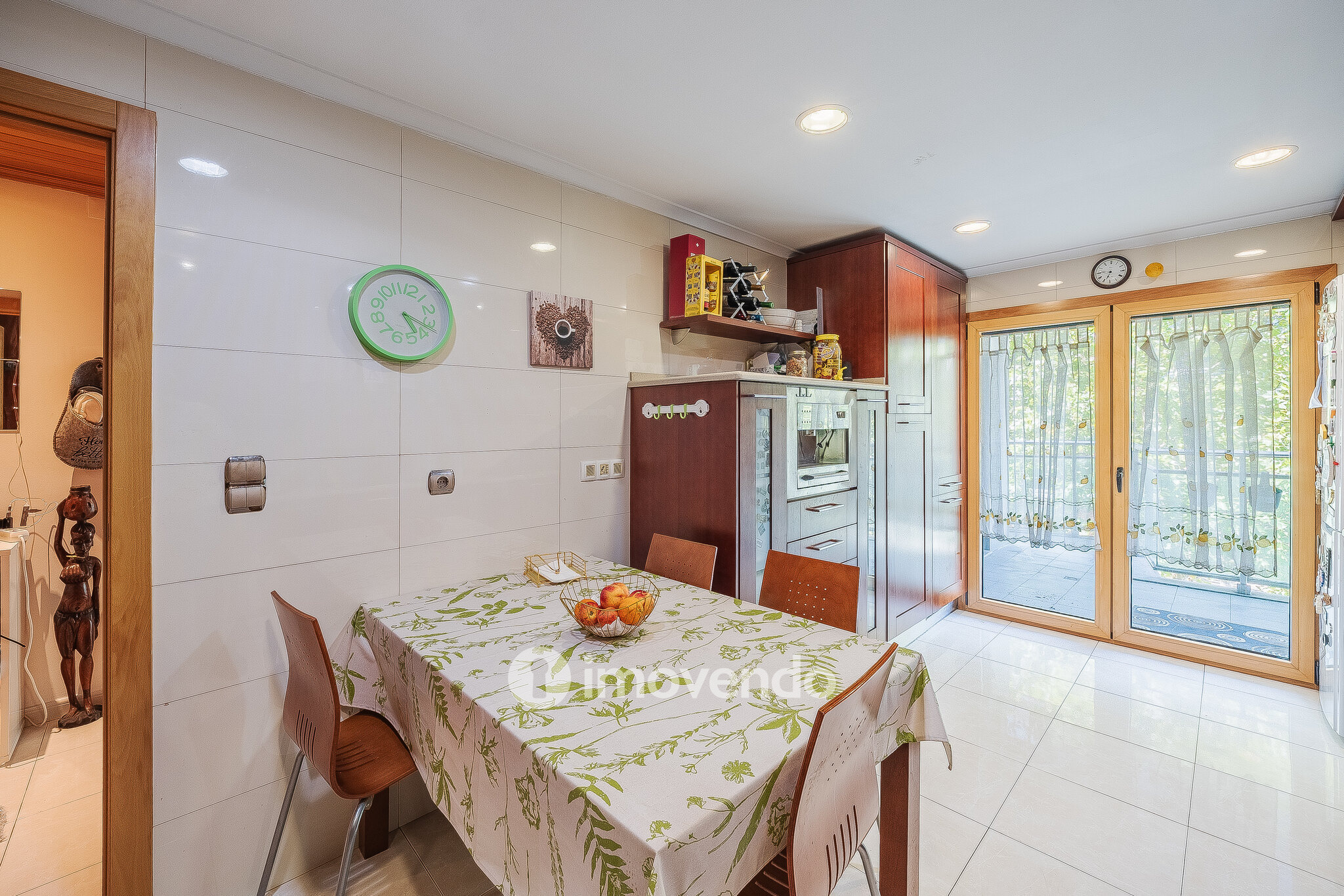 Apartamento T2 moderno, com garagem e varanda enorme, na Malvarosa