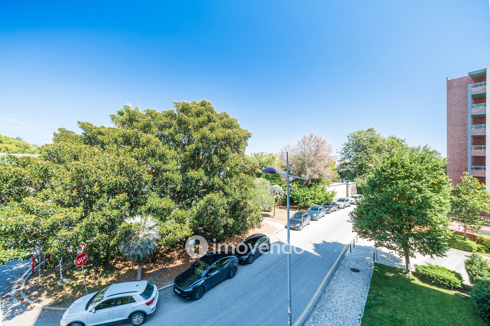 Apartamento T2 moderno, com garagem e varanda enorme, na Malvarosa