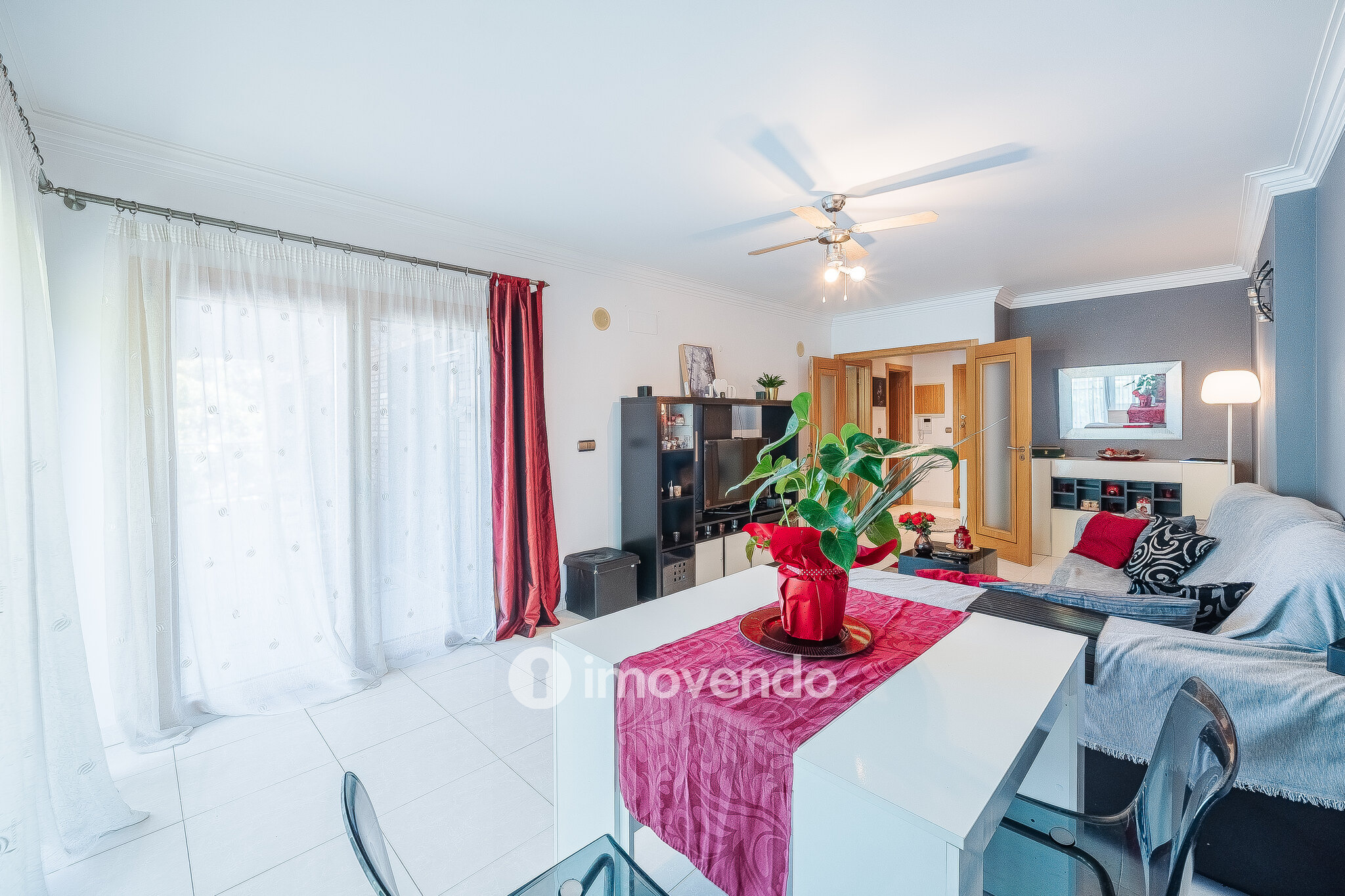 Apartamento T2 moderno, com garagem e varanda enorme, na Malvarosa