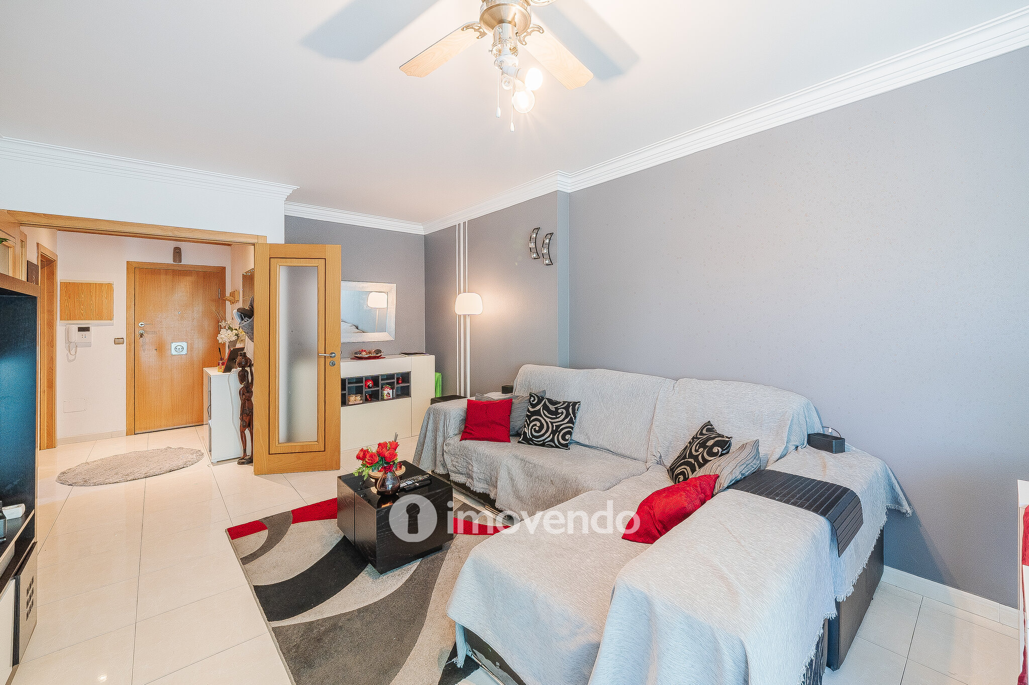 Apartamento T2 moderno, com garagem e varanda enorme, na Malvarosa