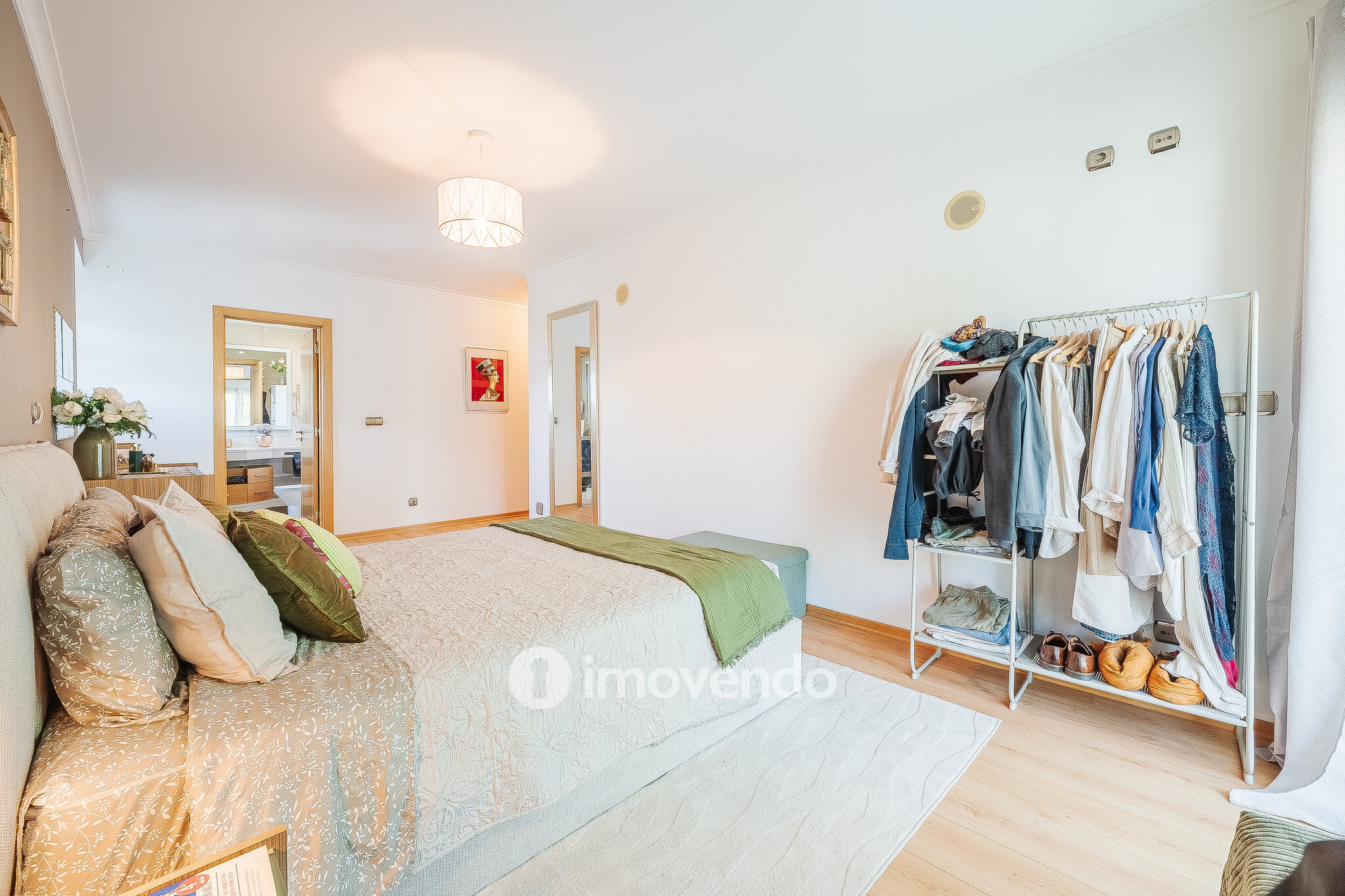 Apartamento T2 moderno, com garagem e varanda enorme, na Malvarosa