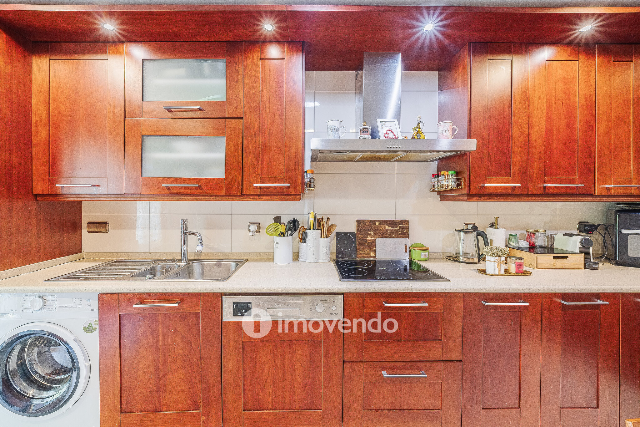 Apartamento T2 moderno, com garagem e varanda enorme, na Malvarosa
