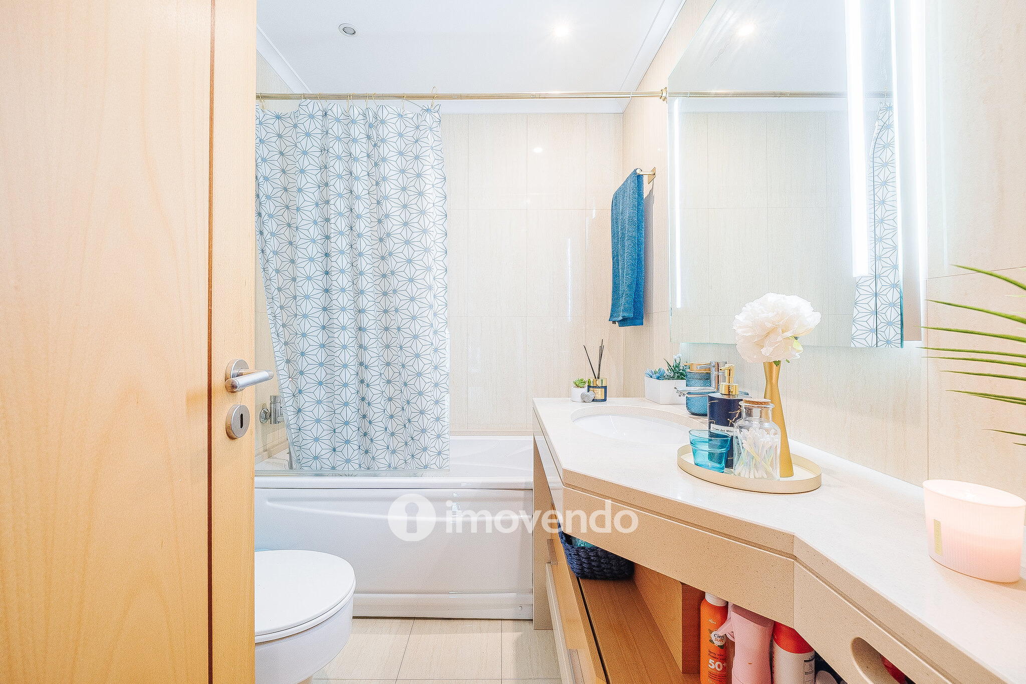 Apartamento T2 moderno, com garagem e varanda enorme, na Malvarosa
