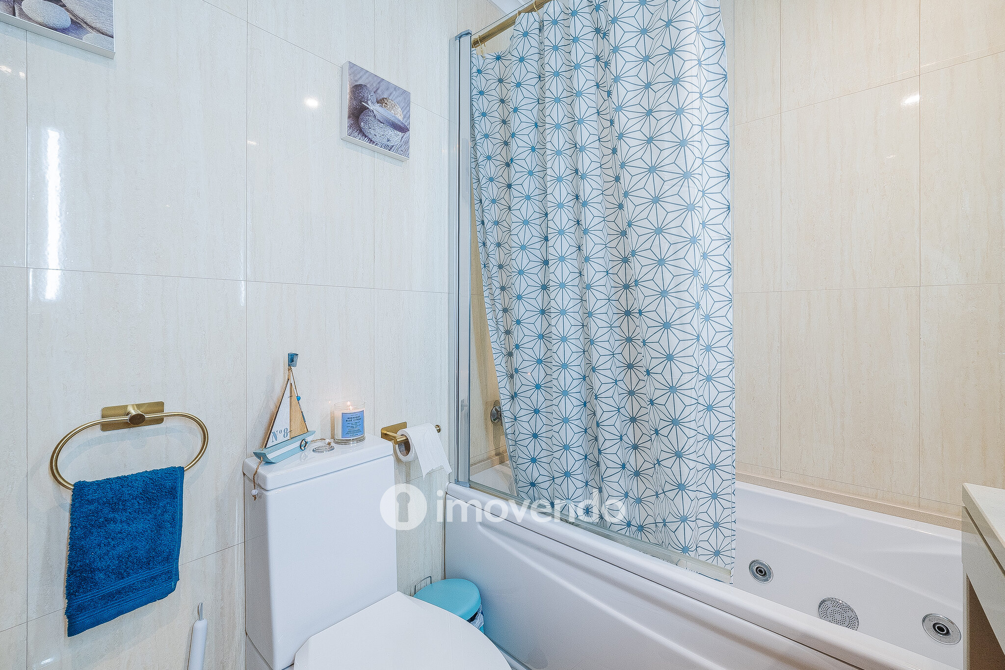 Apartamento T2 moderno, com garagem e varanda enorme, na Malvarosa
