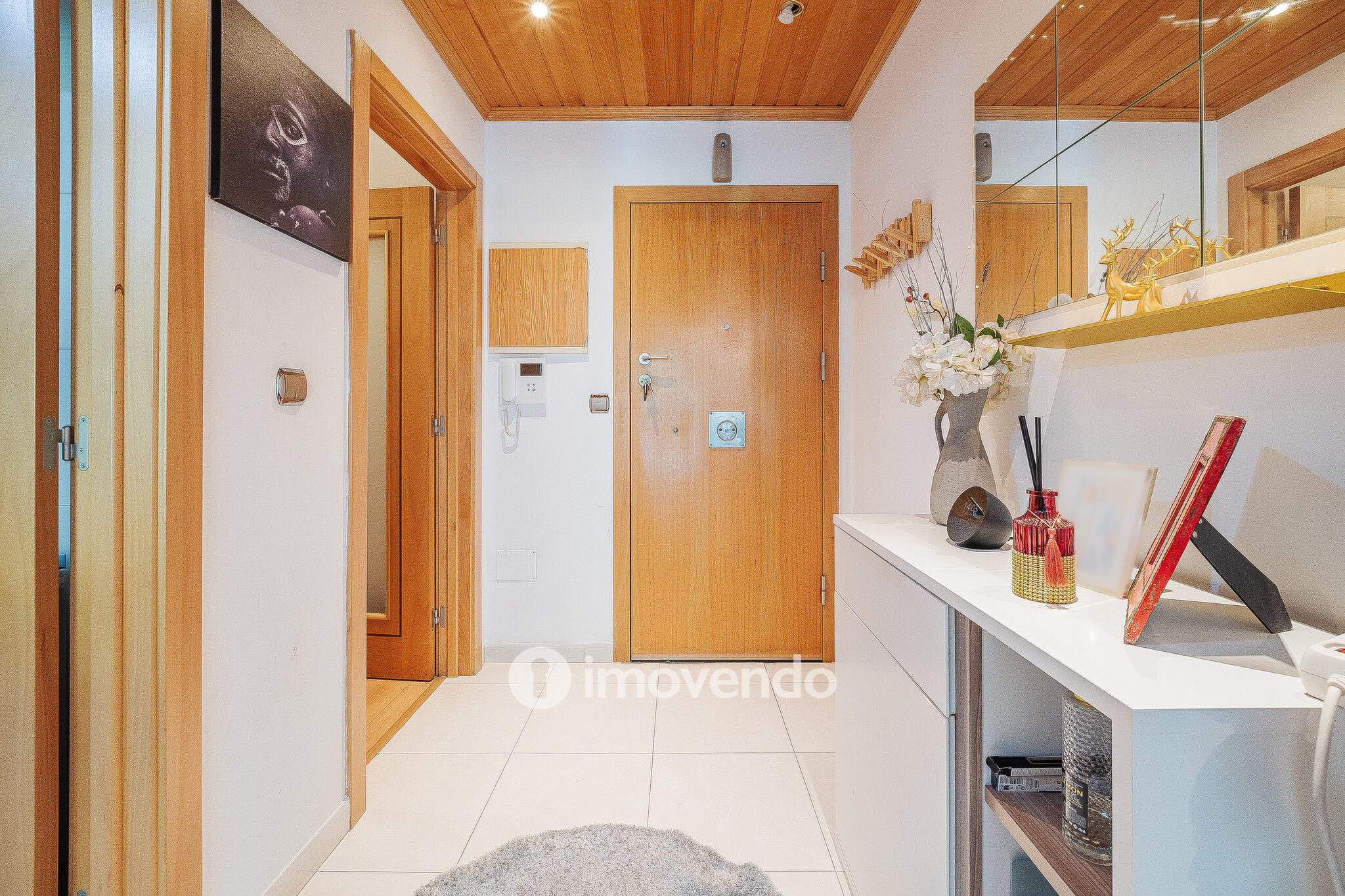 Apartamento T2 moderno, com garagem e varanda enorme, na Malvarosa