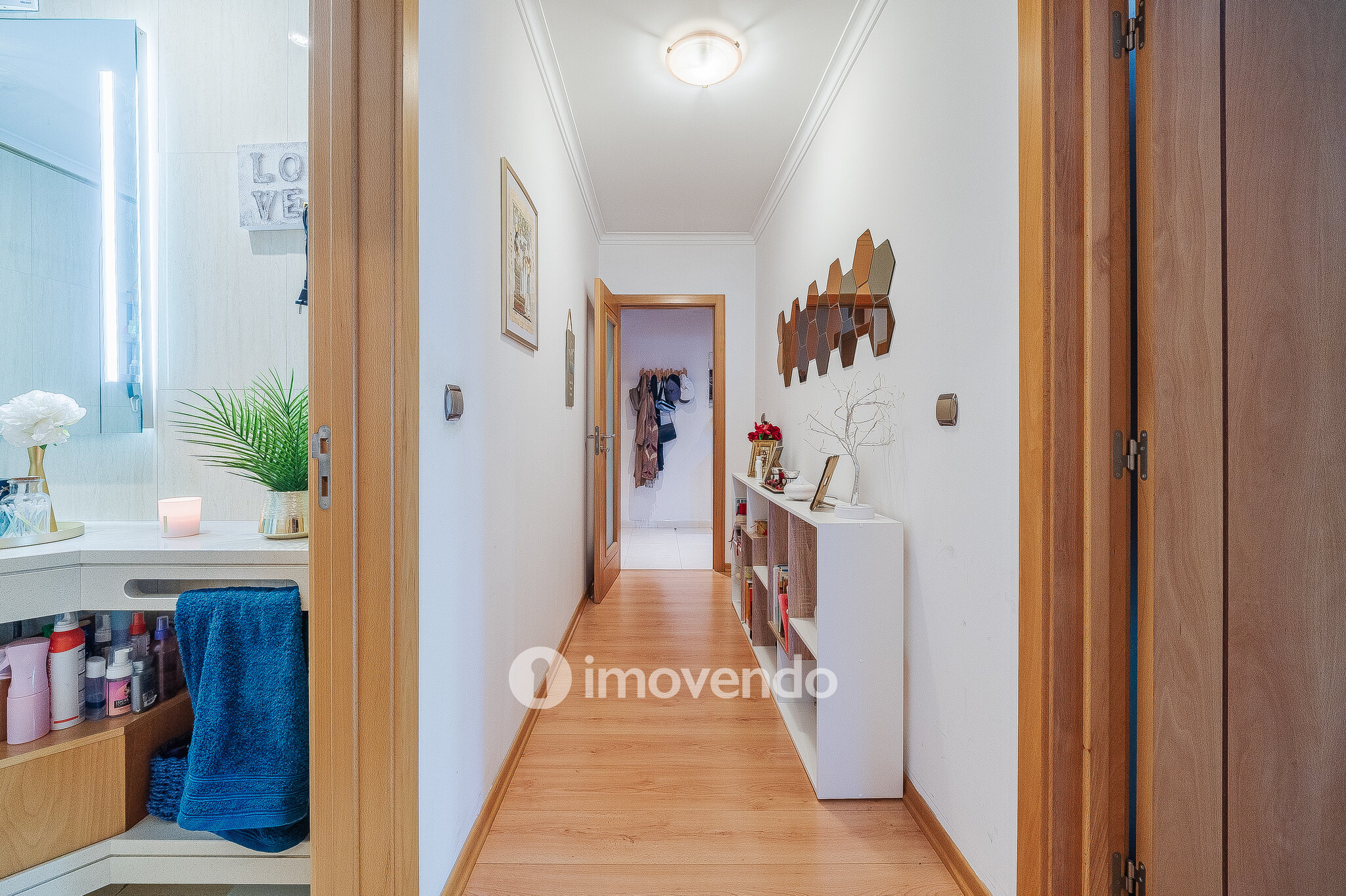 Apartamento T2 moderno, com garagem e varanda enorme, na Malvarosa