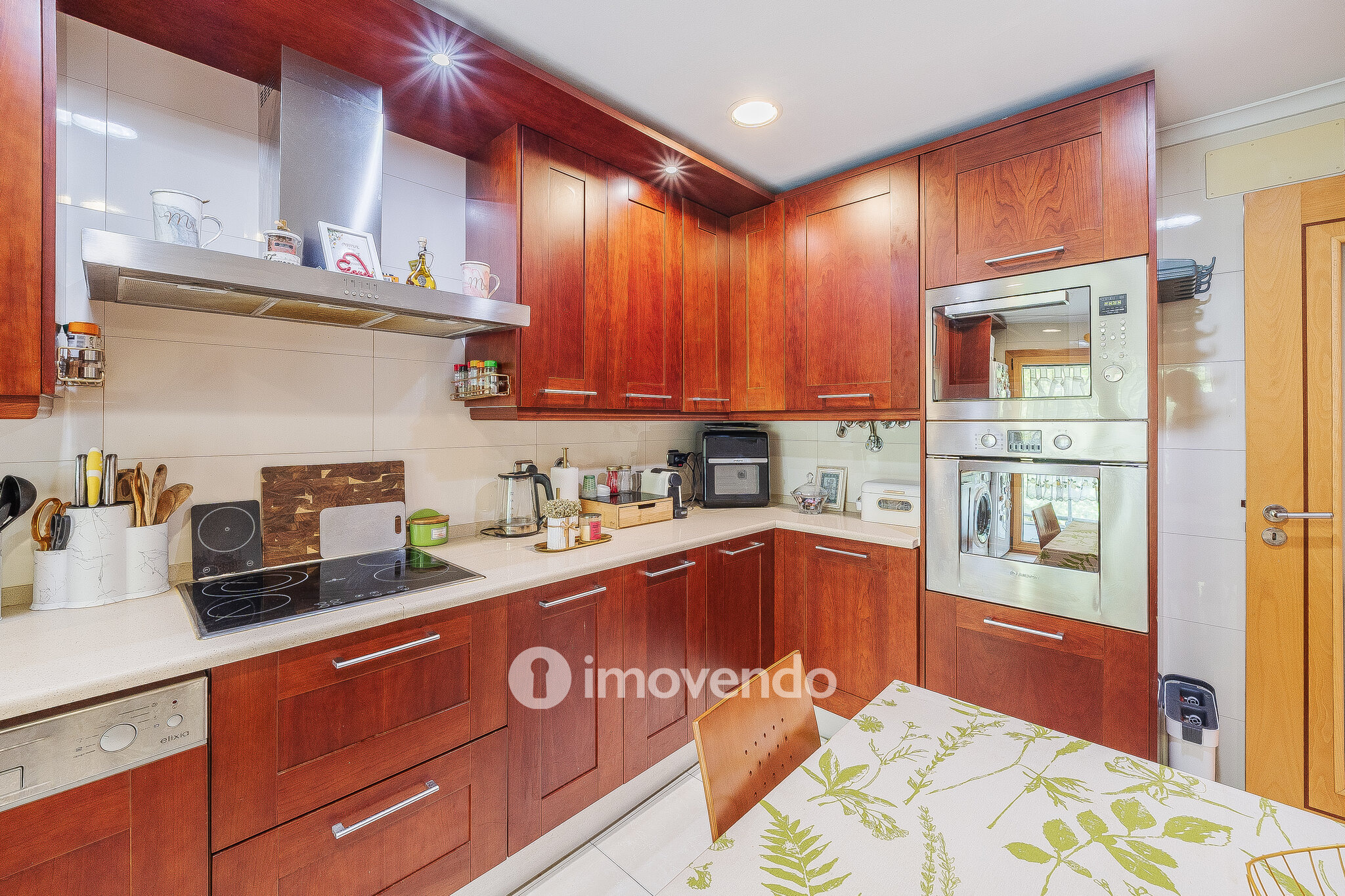 Apartamento T2 moderno, com garagem e varanda enorme, na Malvarosa