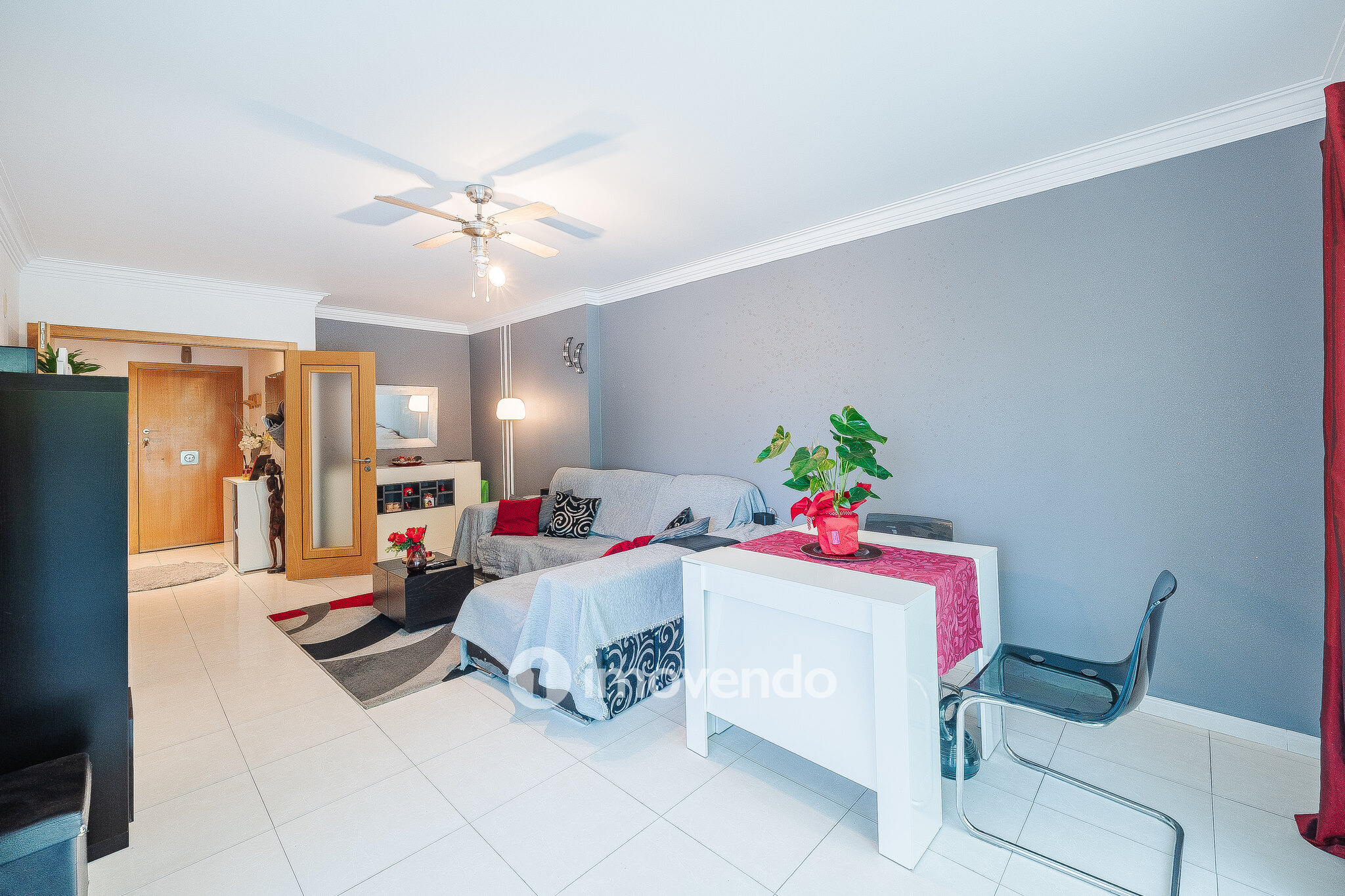 Apartamento T2 moderno, com garagem e varanda enorme, na Malvarosa