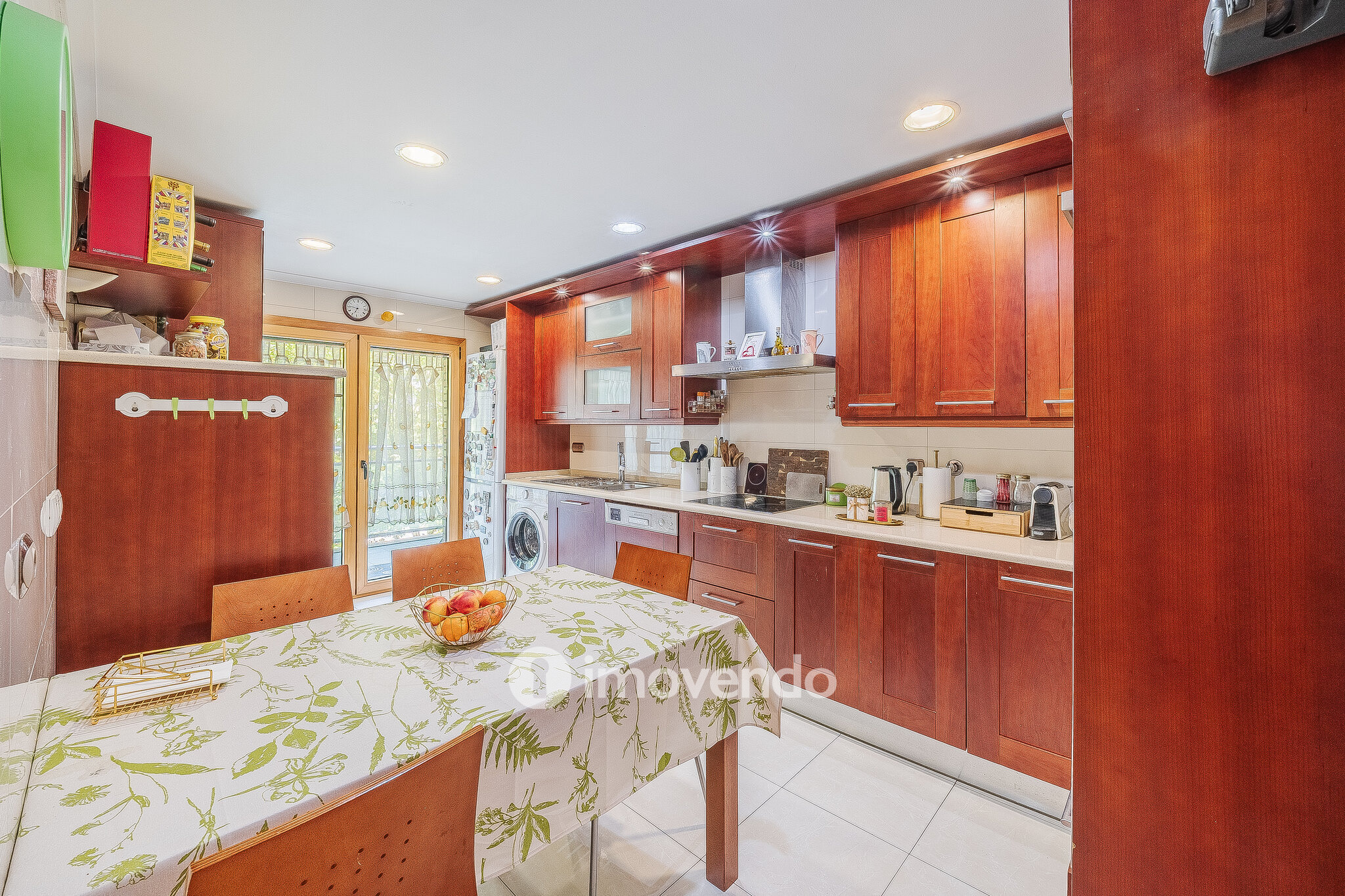Apartamento T2 moderno, com garagem e varanda enorme, na Malvarosa
