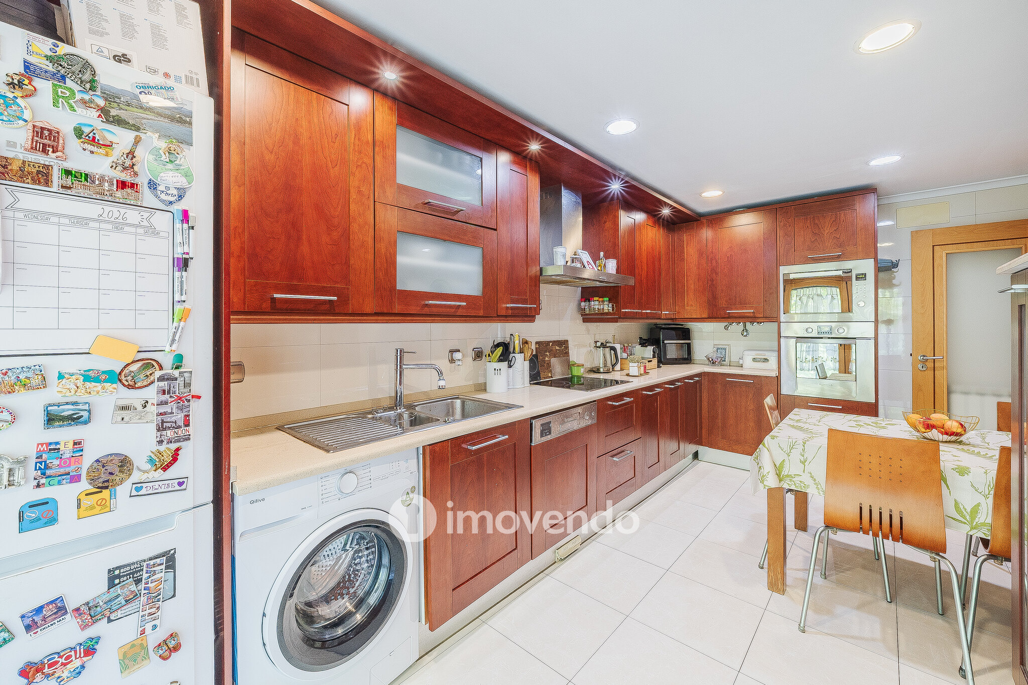 Apartamento T2 moderno, com garagem e varanda enorme, na Malvarosa