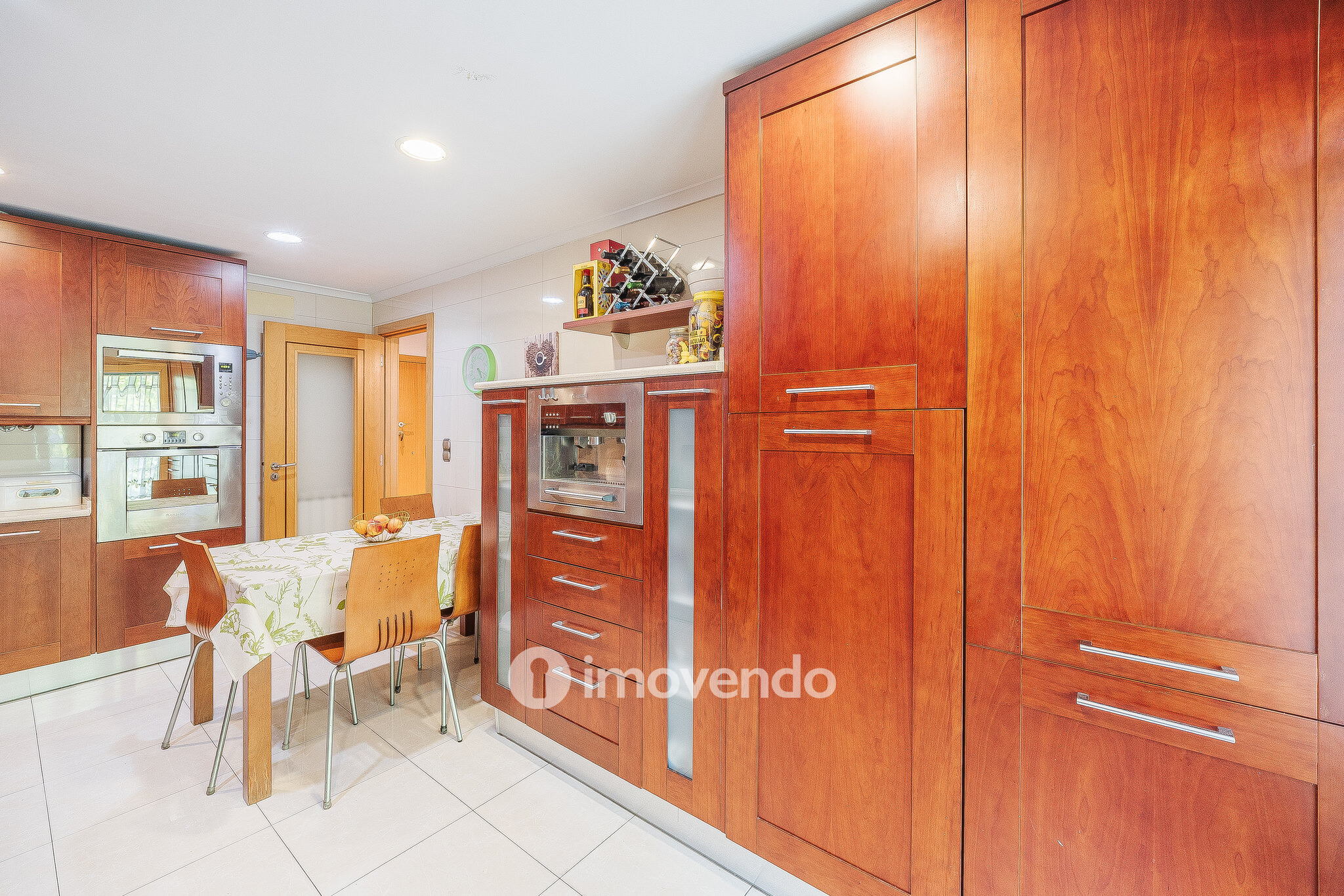 Apartamento T2 moderno, com garagem e varanda enorme, na Malvarosa