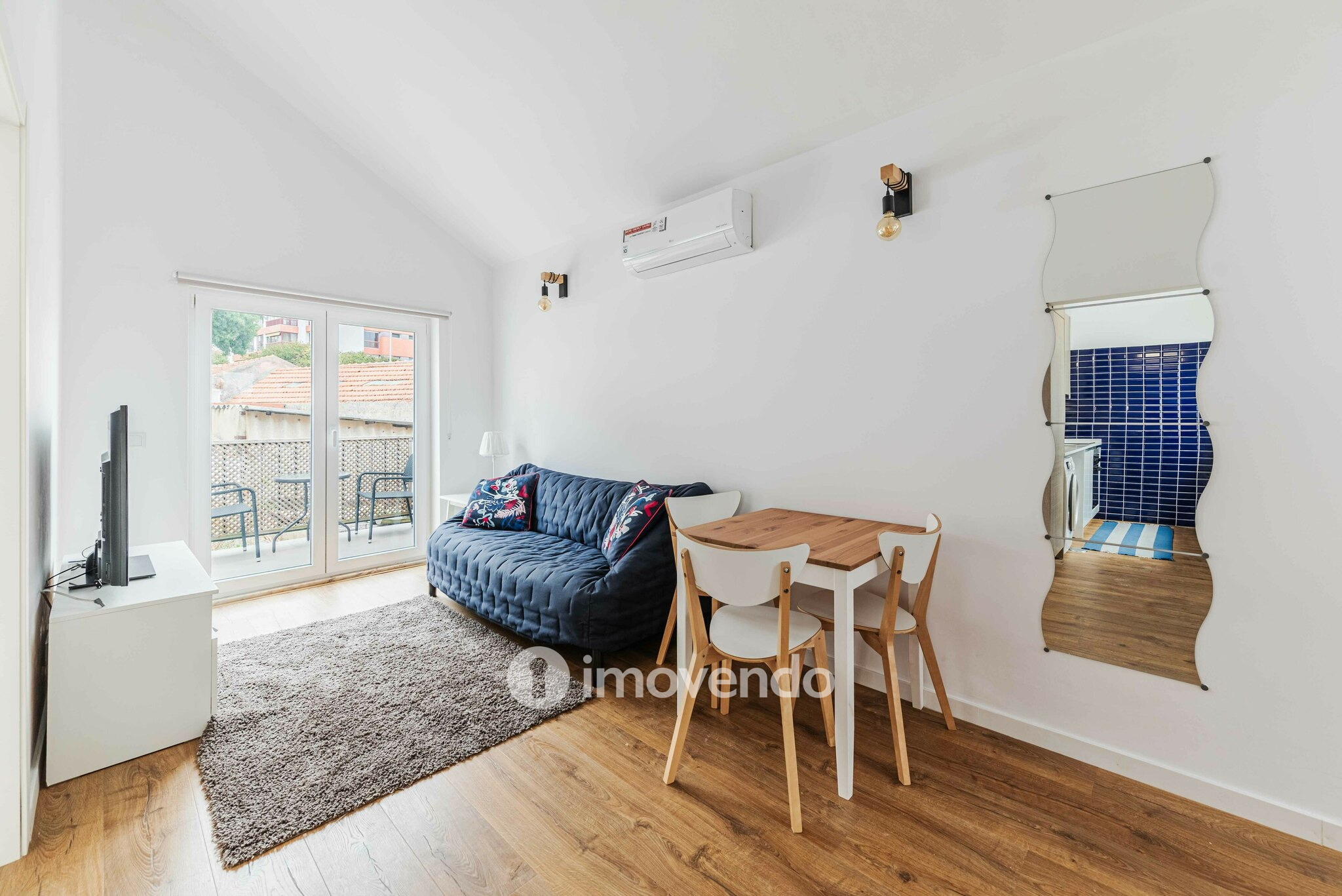 Apartamento T1 com terraço, a 1 km da praia, em Paço de Arcos