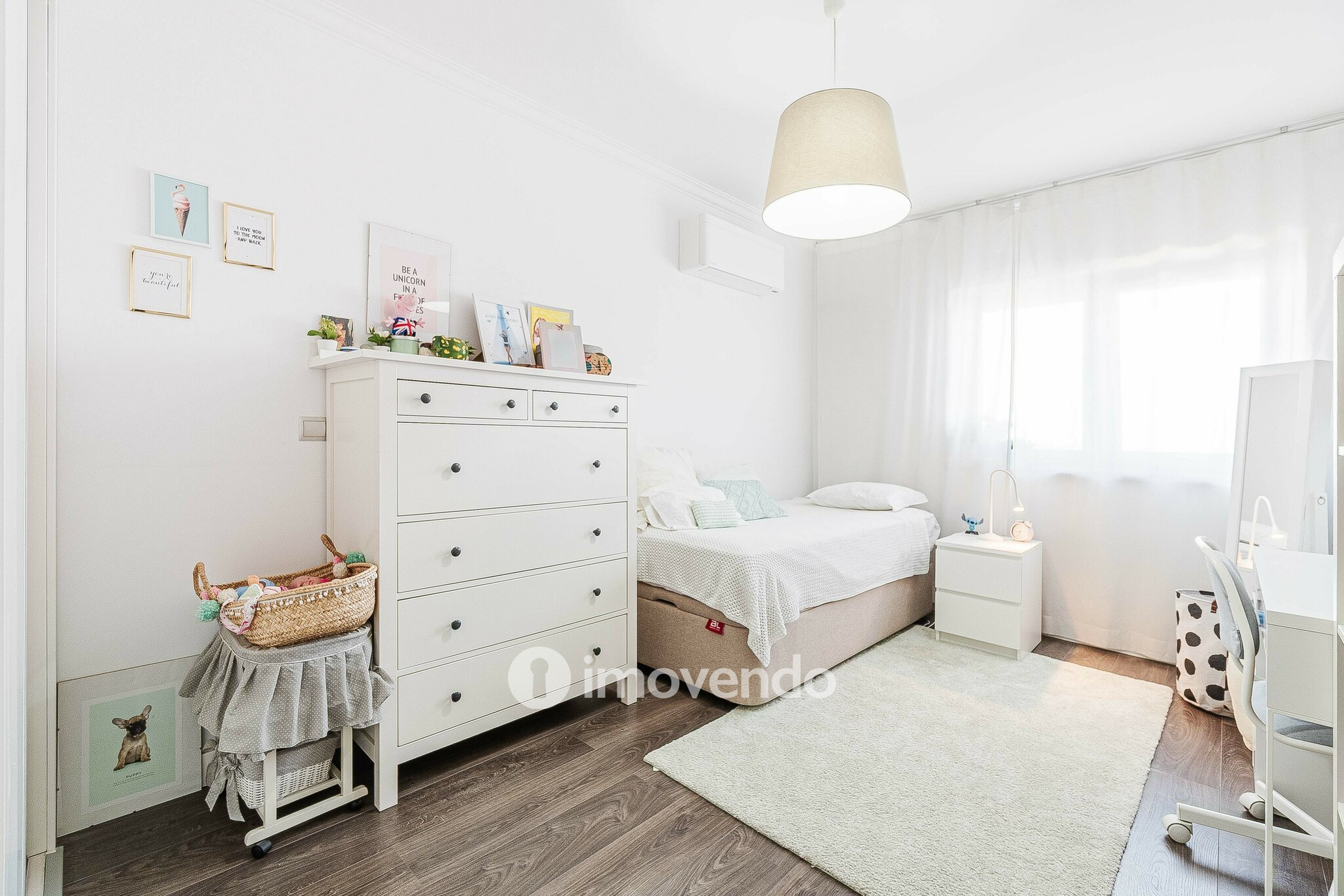 Apartamento T4, com estacionamento e vistas sobre o Tejo, em Sacavém