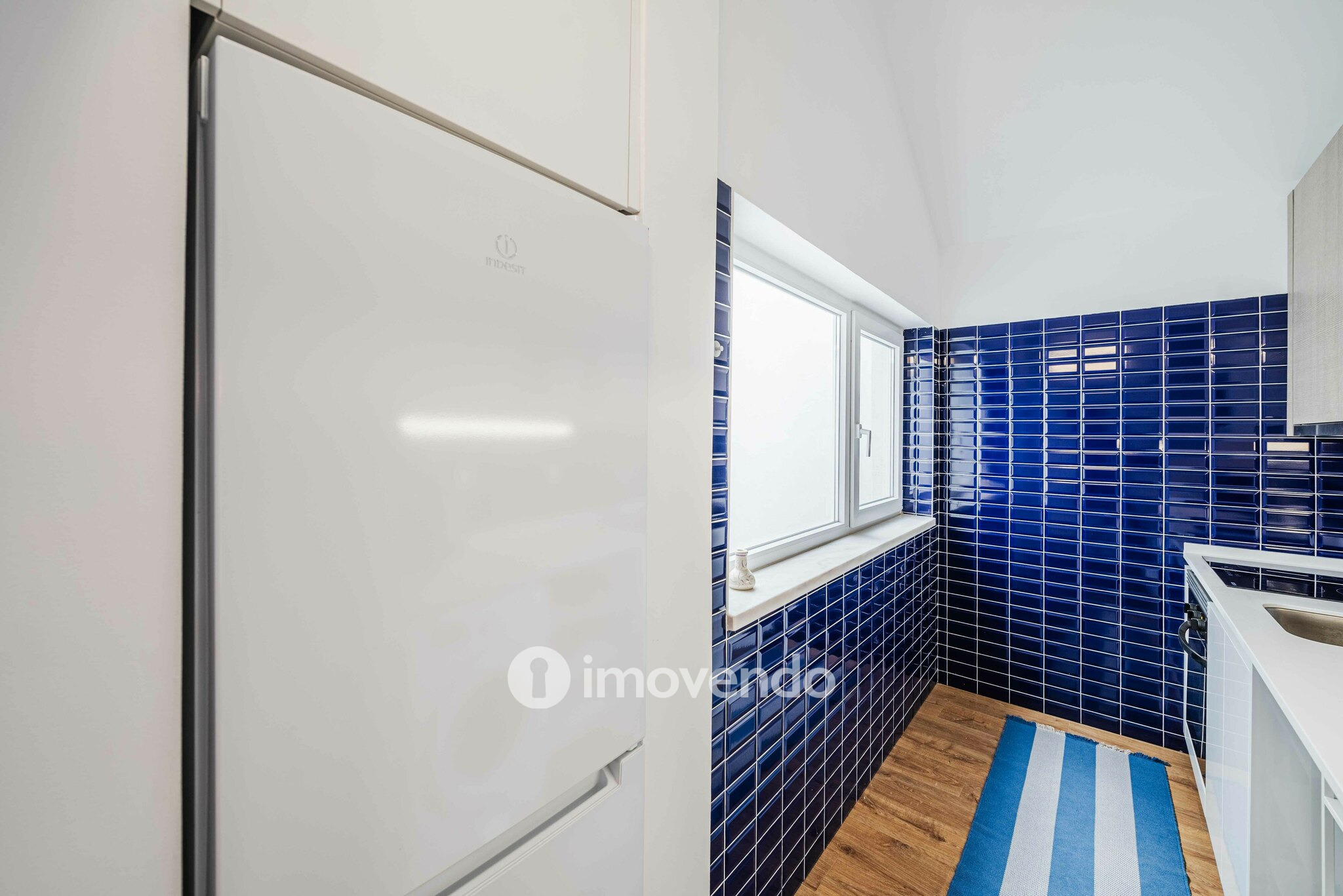 Apartamento T1 com terraço, a 1 km da praia, em Paço de Arcos