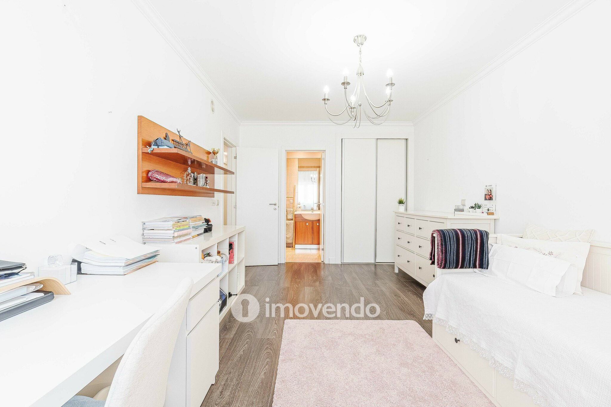 Apartamento T4, com estacionamento e vistas sobre o Tejo, em Sacavém